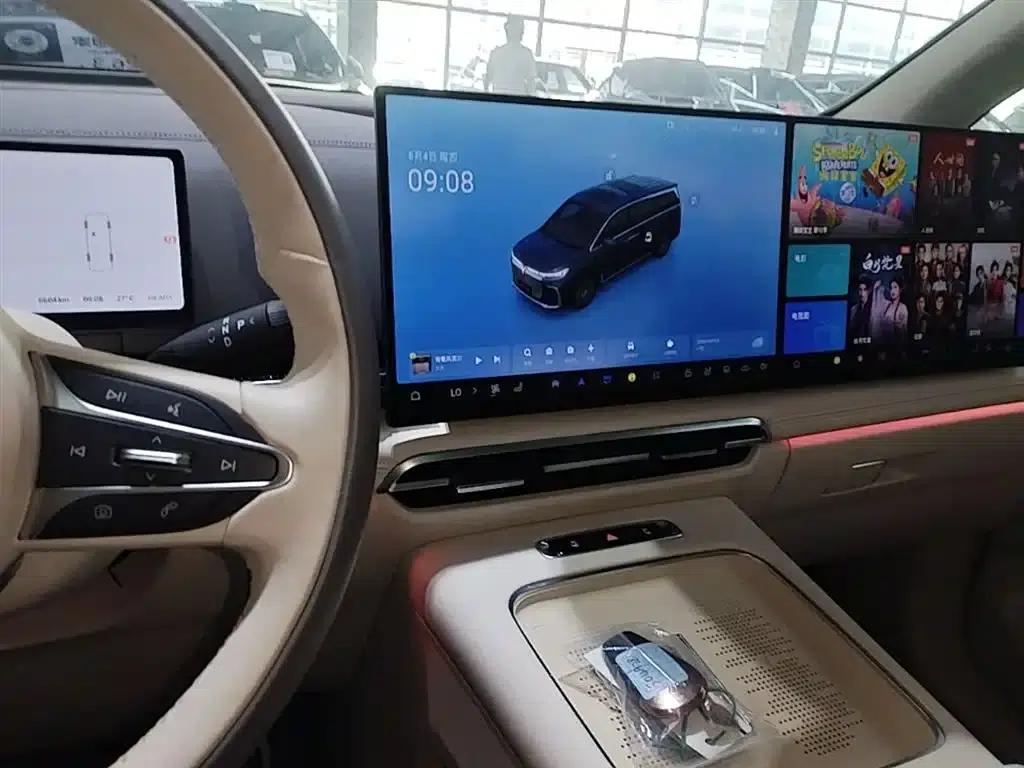 Voyah Dreamer 2025 PHEV AWD Flagship Kunpeng Edition — миниатюра 13