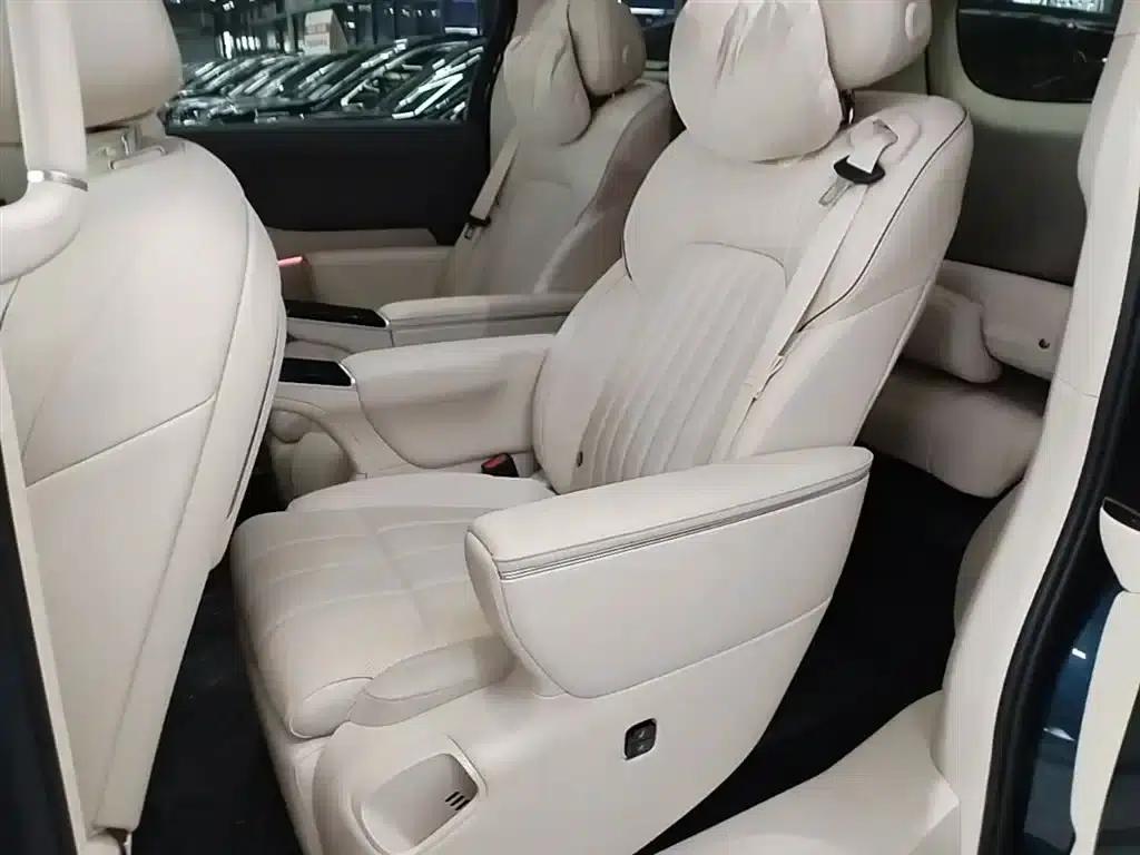 Voyah Dreamer 2025 PHEV AWD Flagship Kunpeng Edition — миниатюра 17