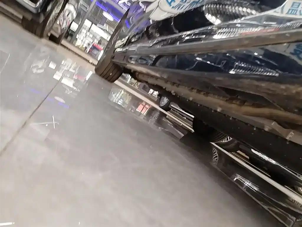 Voyah Dreamer 2025 PHEV AWD Flagship Kunpeng Edition — миниатюра 21