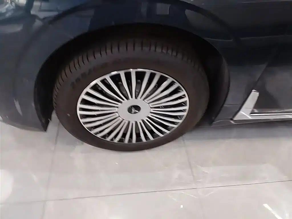 Voyah Dreamer 2025 PHEV AWD Flagship Kunpeng Edition — миниатюра 23