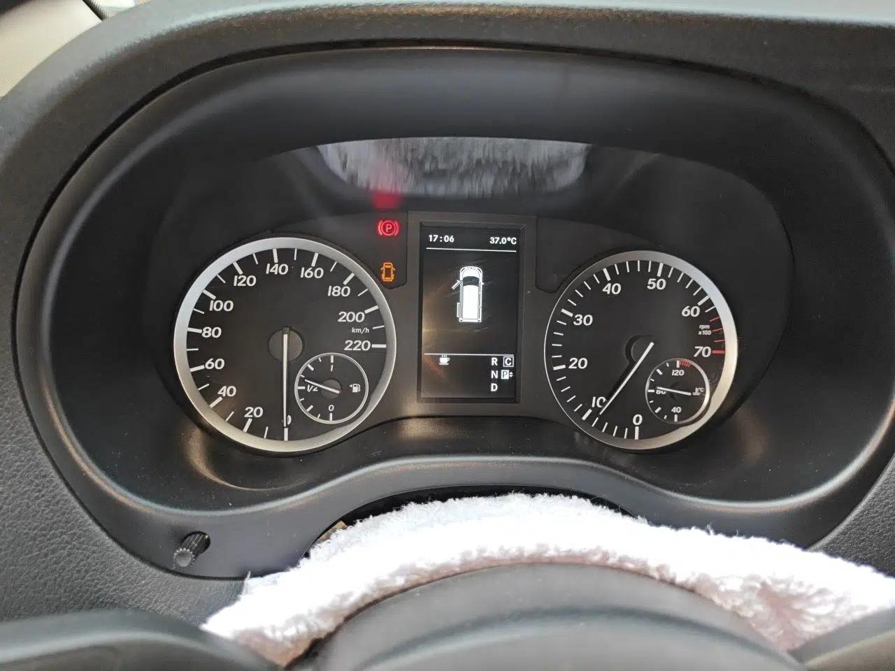 Mercedes-Benz Vito 2018 2.0T Business Version China VI Emission Standard — миниатюра 11