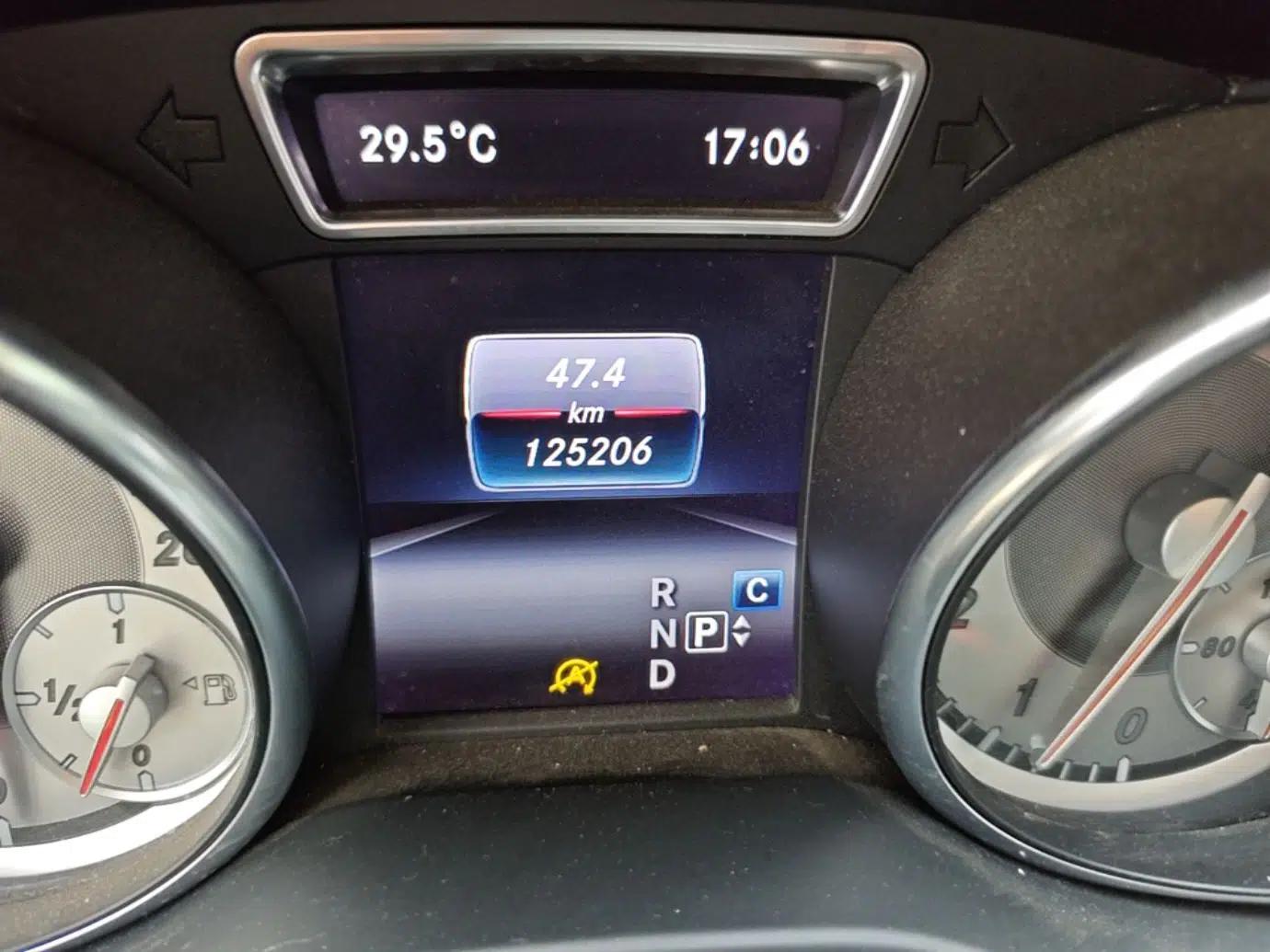 Mercedes-Benz GLA 2016 GLA 200 Fashion Model — миниатюра 12