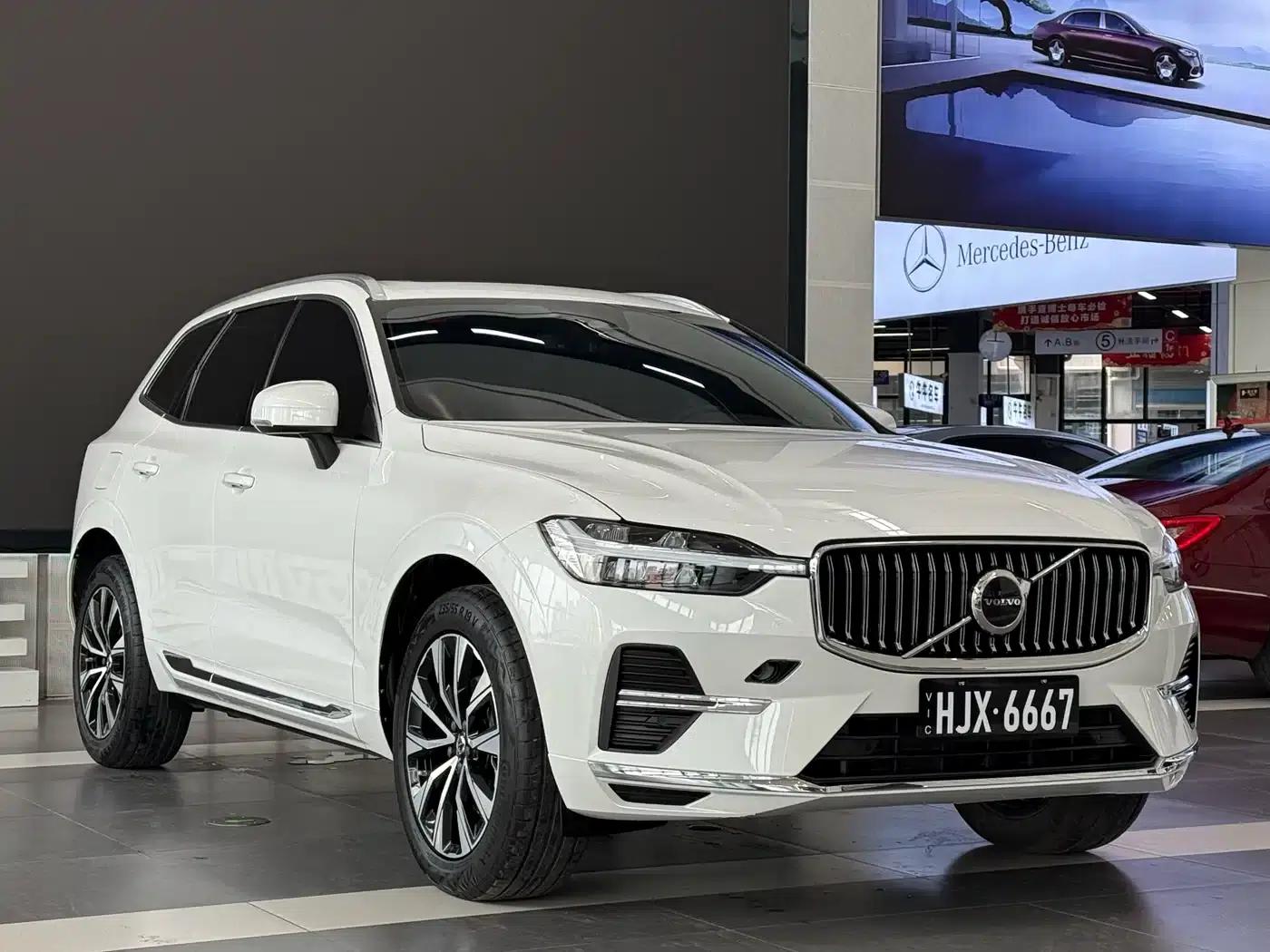 2023 Volvo XC60 B5 AWD Inscription Luxury Edition — миниатюра 3