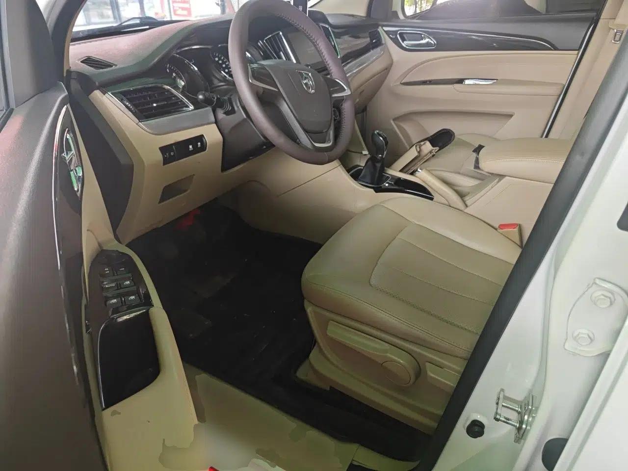 Baojun 730 2016 1.5L Manual Comfort Version 7 Seats China V Emission Standard — миниатюра 16