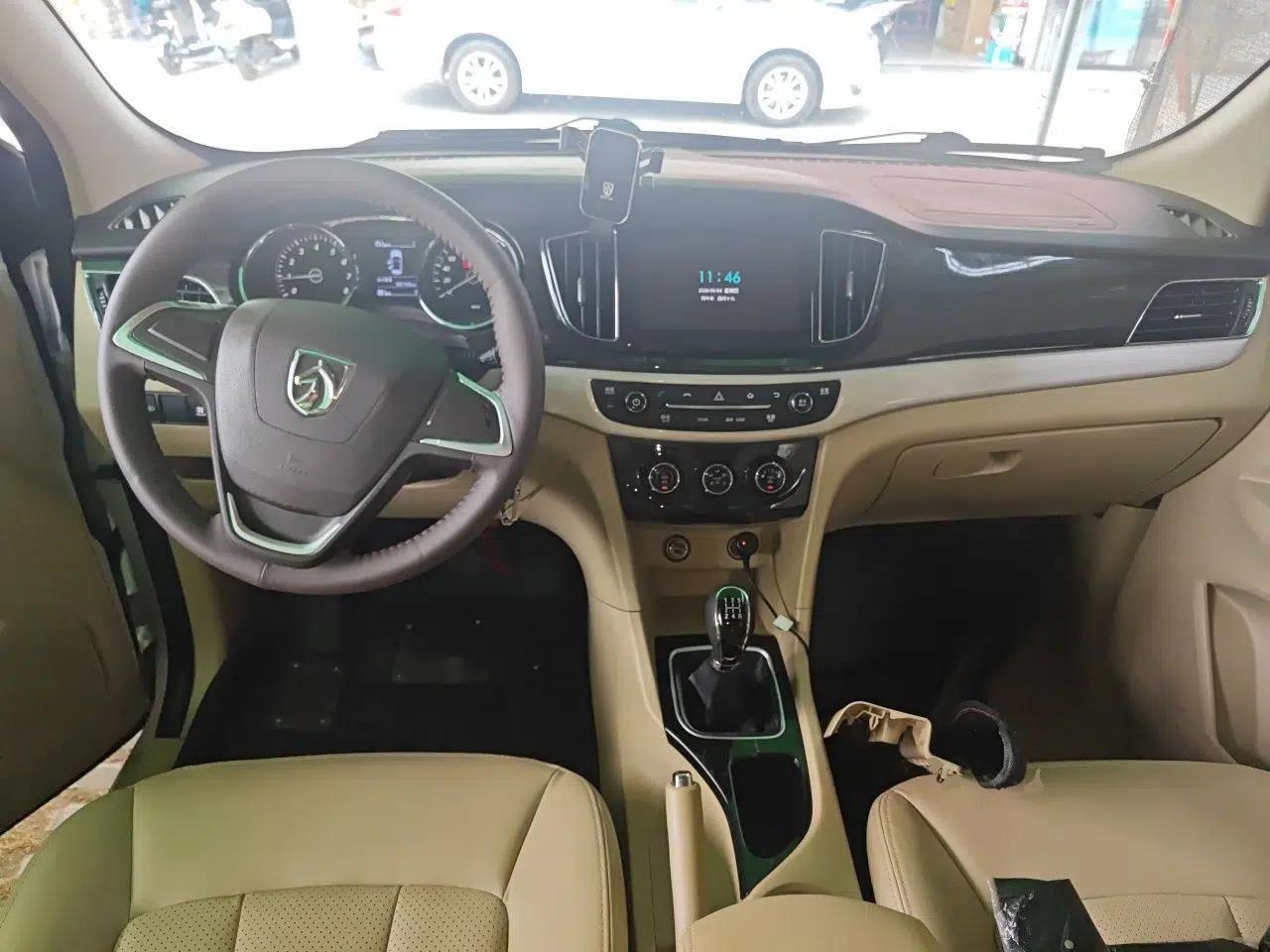 Baojun 730 2016 1.5L Manual Comfort Version 7 Seats China V Emission Standard — миниатюра 9