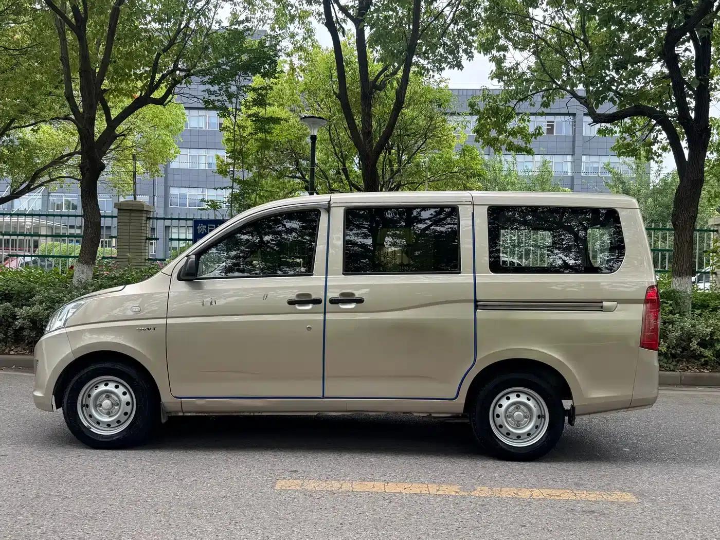 Wuling Rongguang V 2016 1.5L Practical Edition — миниатюра 3