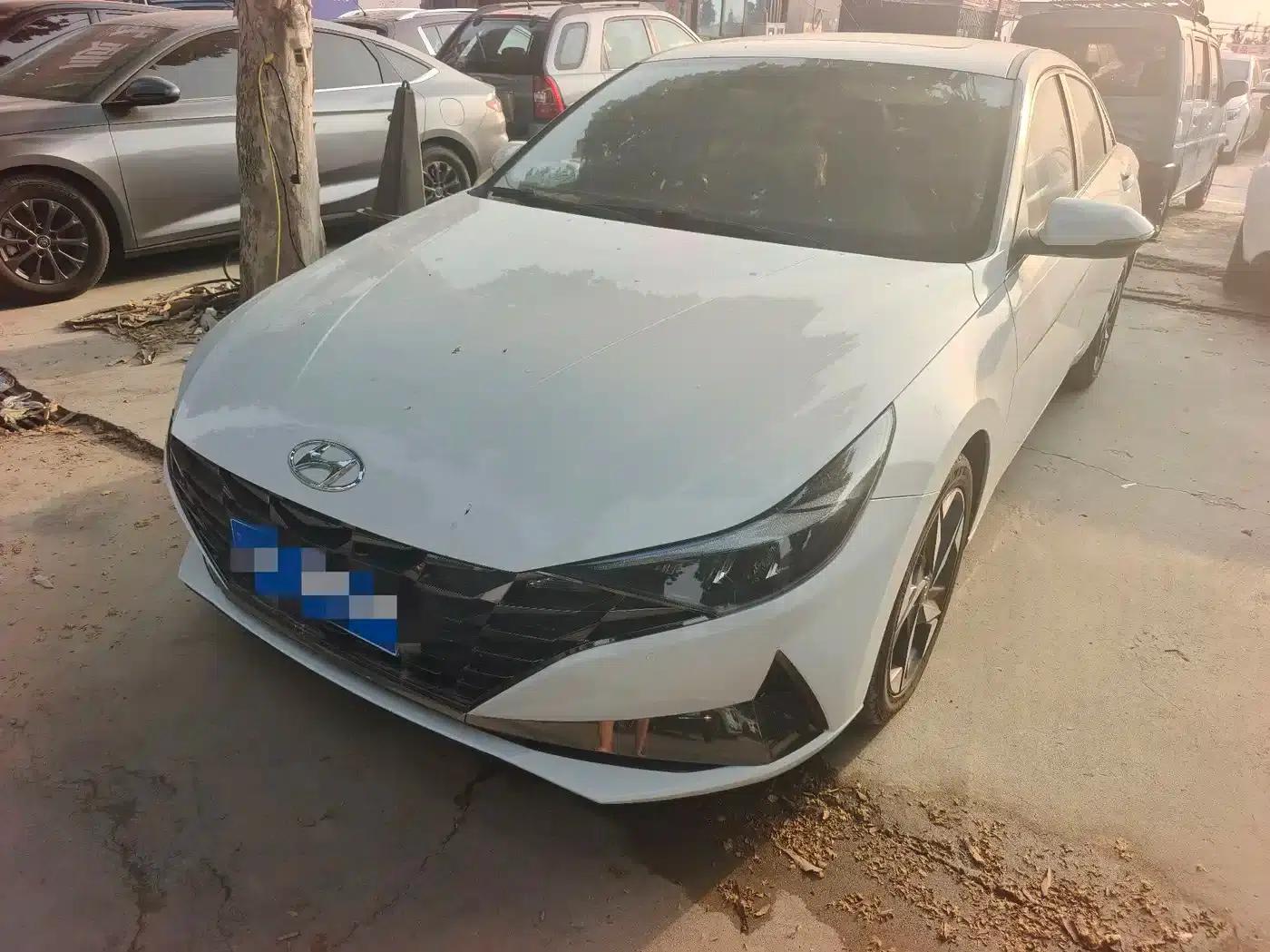 Hyundai Elantra 2021 1.5L CVT LUX Premium Edition — миниатюра 1