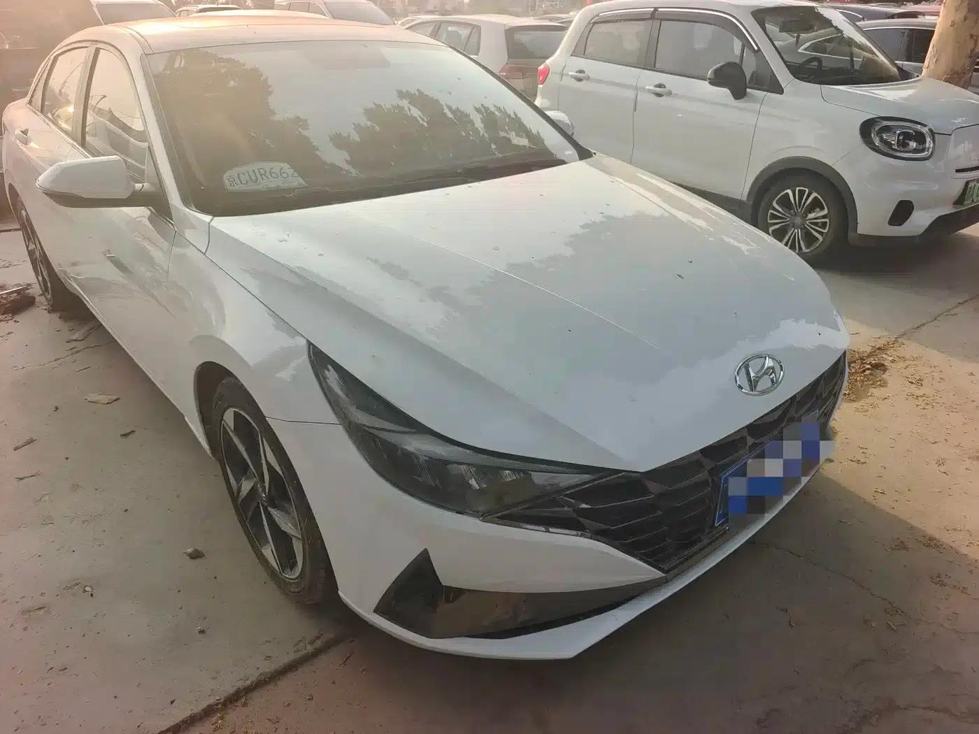 Hyundai Elantra 2021 1.5L CVT LUX Premium Edition — миниатюра 3
