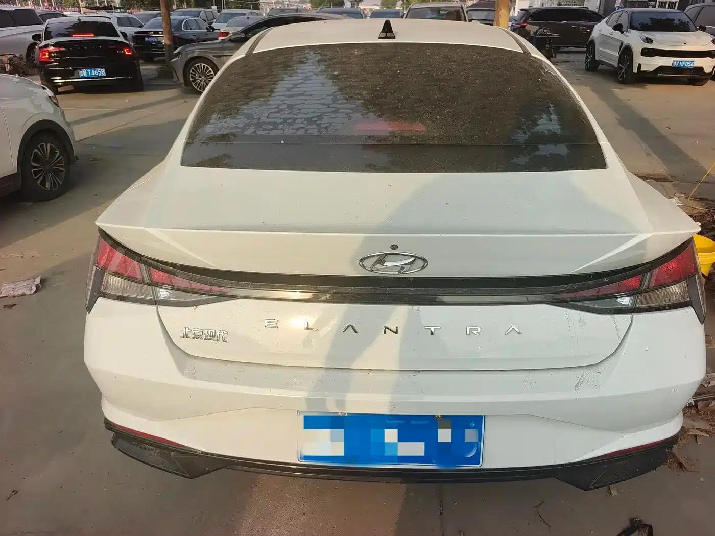 Hyundai Elantra 2021 1.5L CVT LUX Premium Edition — миниатюра 5