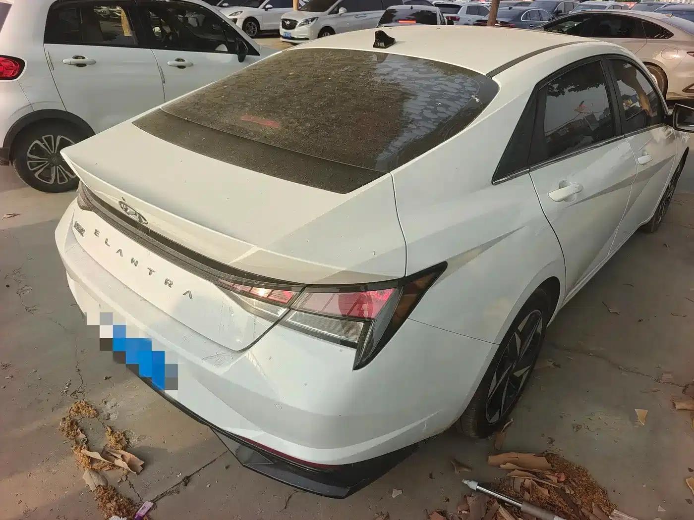 Hyundai Elantra 2021 1.5L CVT LUX Premium Edition — миниатюра 6