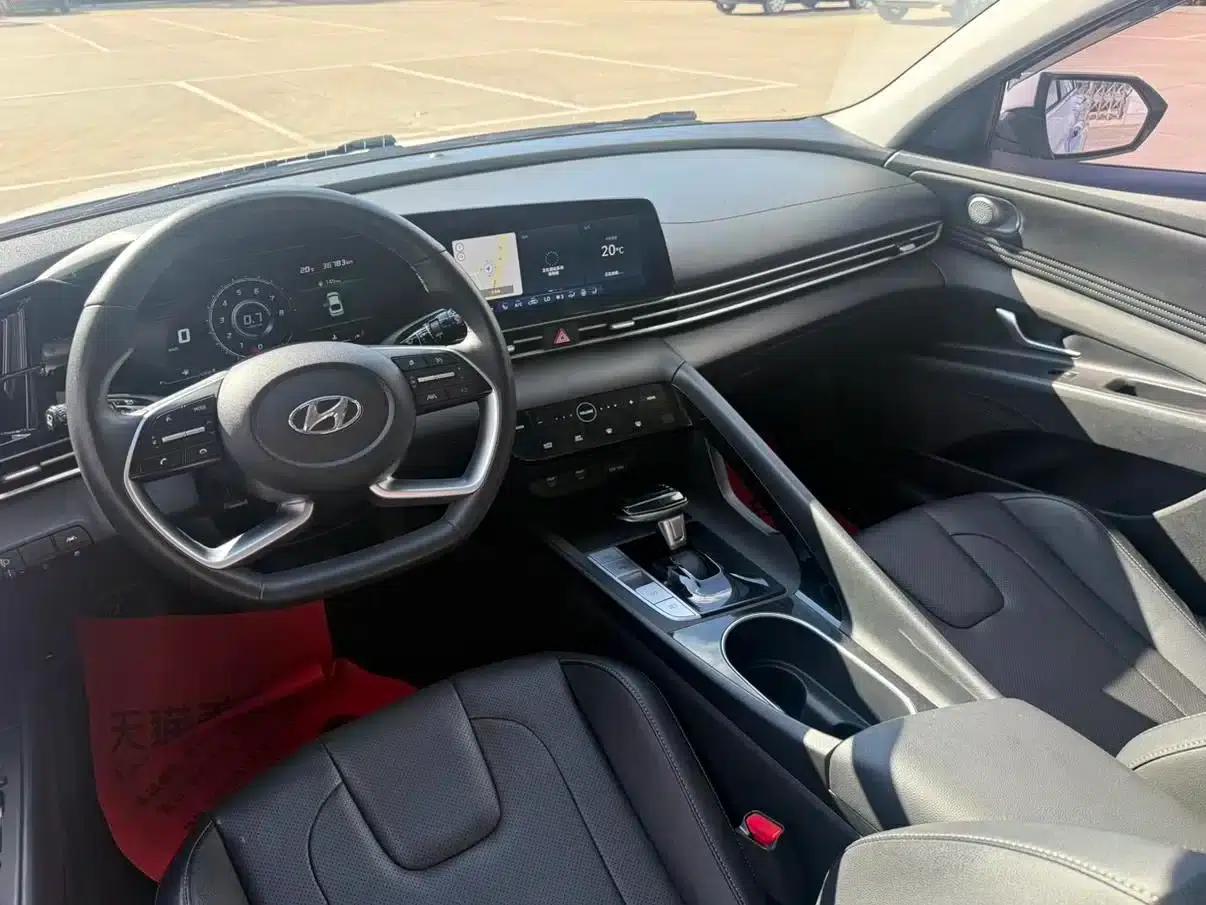Hyundai Elantra 2022 1.5L CVT LUX Premium Edition — миниатюра 14
