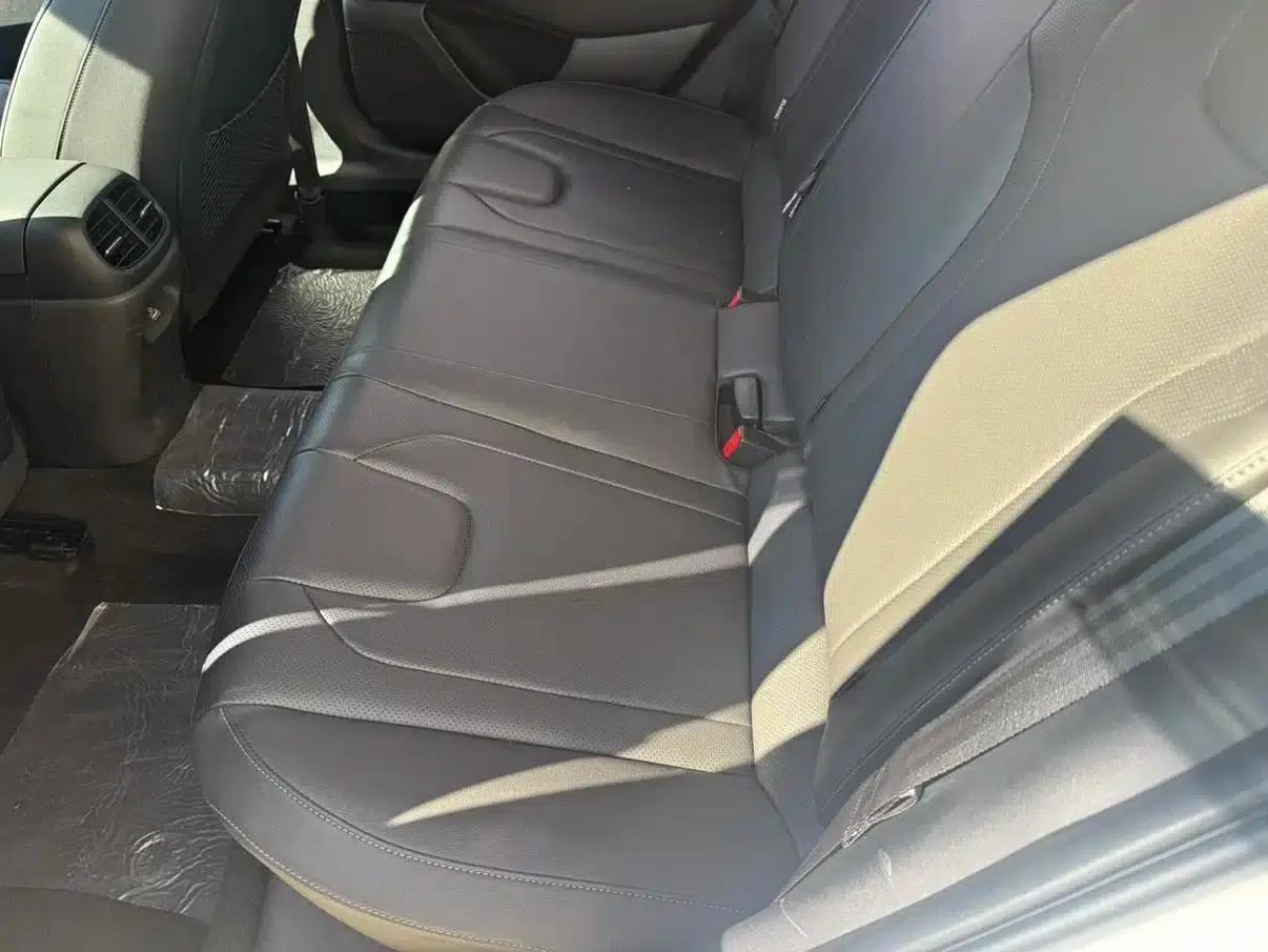 Hyundai Elantra 2022 1.5L CVT LUX Premium Edition — миниатюра 15