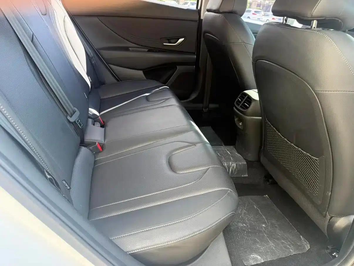 Hyundai Elantra 2022 1.5L CVT LUX Premium Edition — миниатюра 18