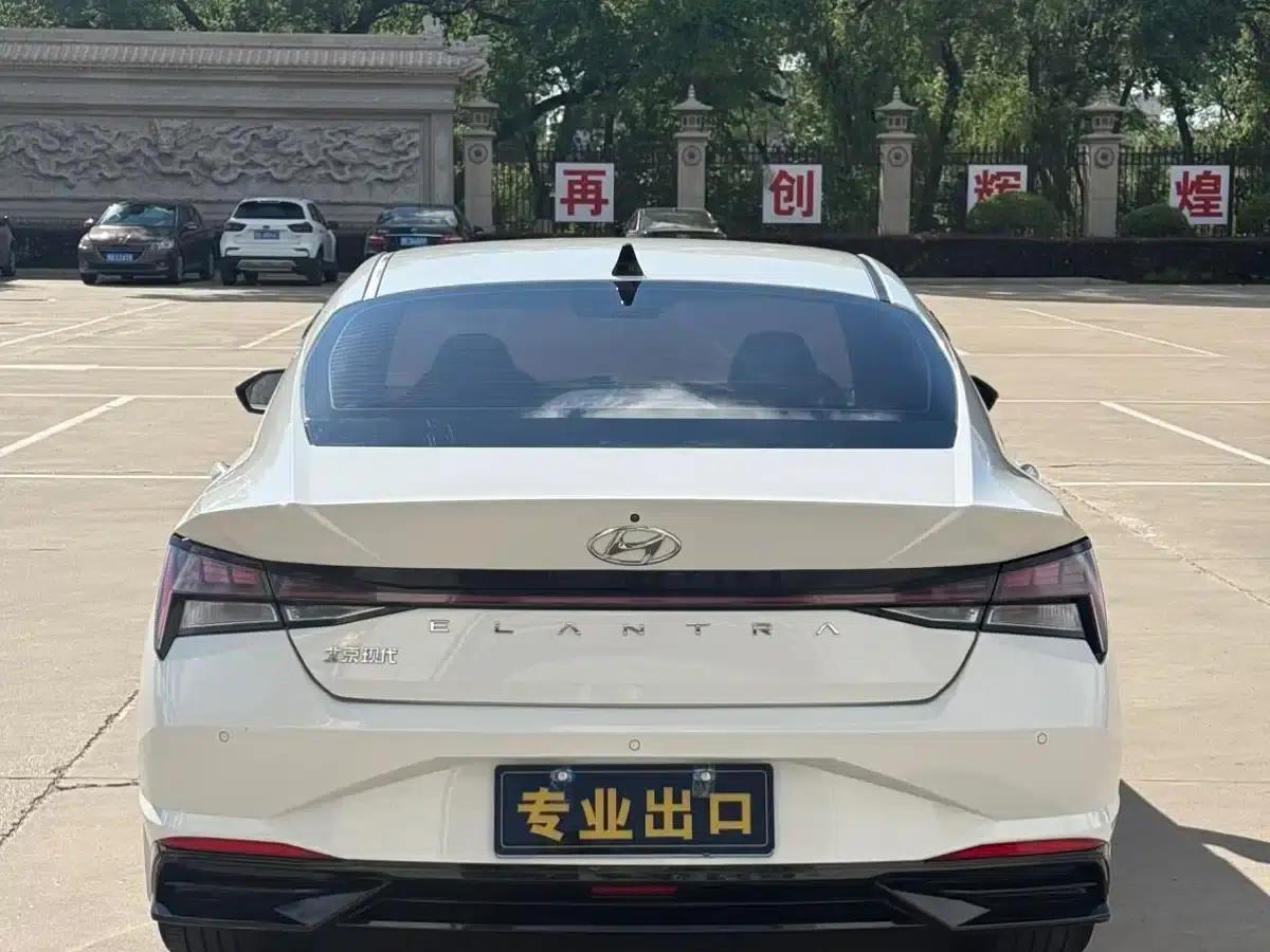 Hyundai Elantra 2022 1.5L CVT LUX Premium Edition — миниатюра 5