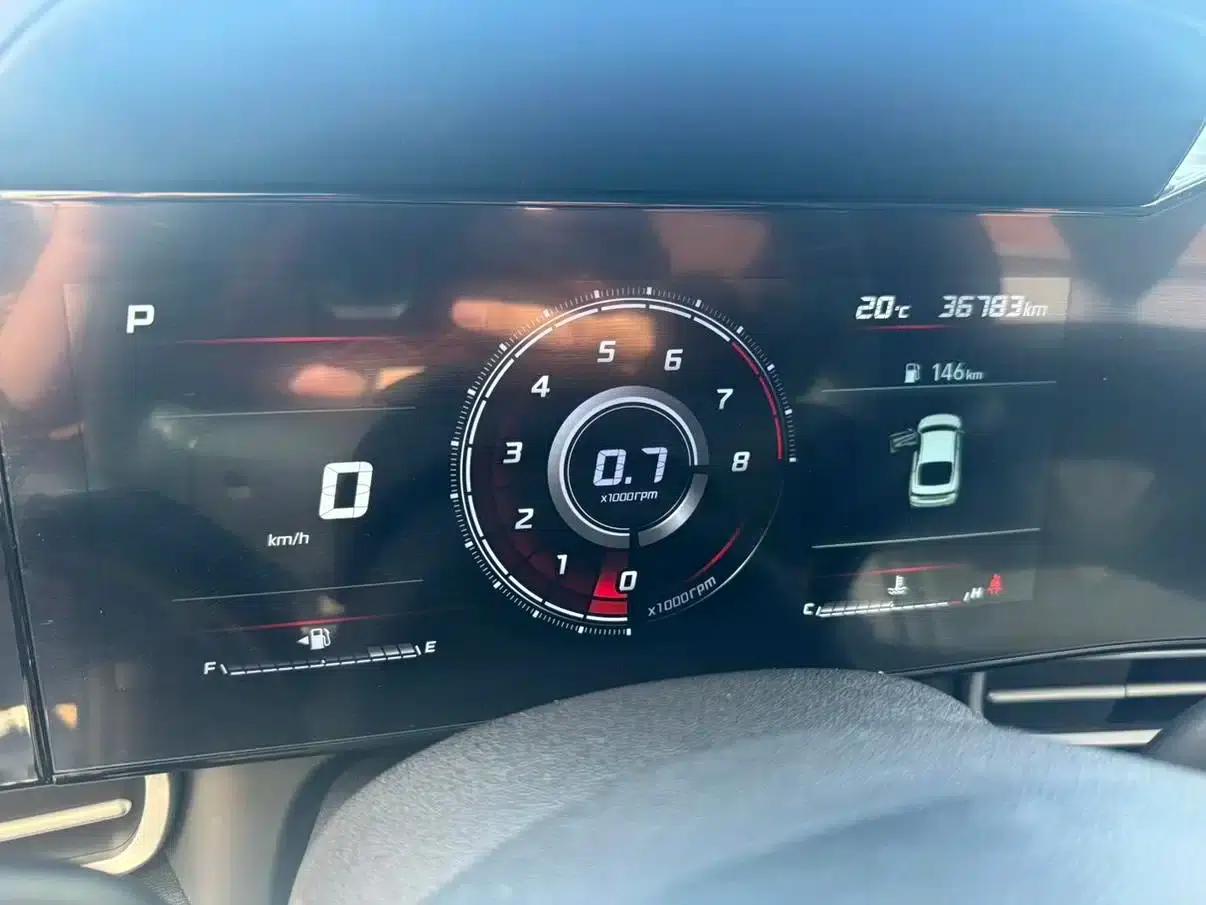 Hyundai Elantra 2022 1.5L CVT LUX Premium Edition — миниатюра 8