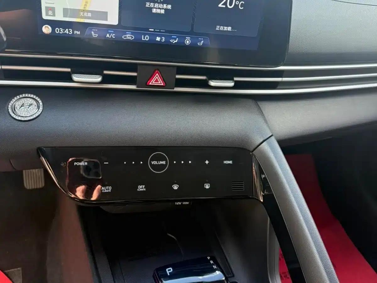Hyundai Elantra 2022 1.5L CVT LUX Premium Edition — миниатюра 9