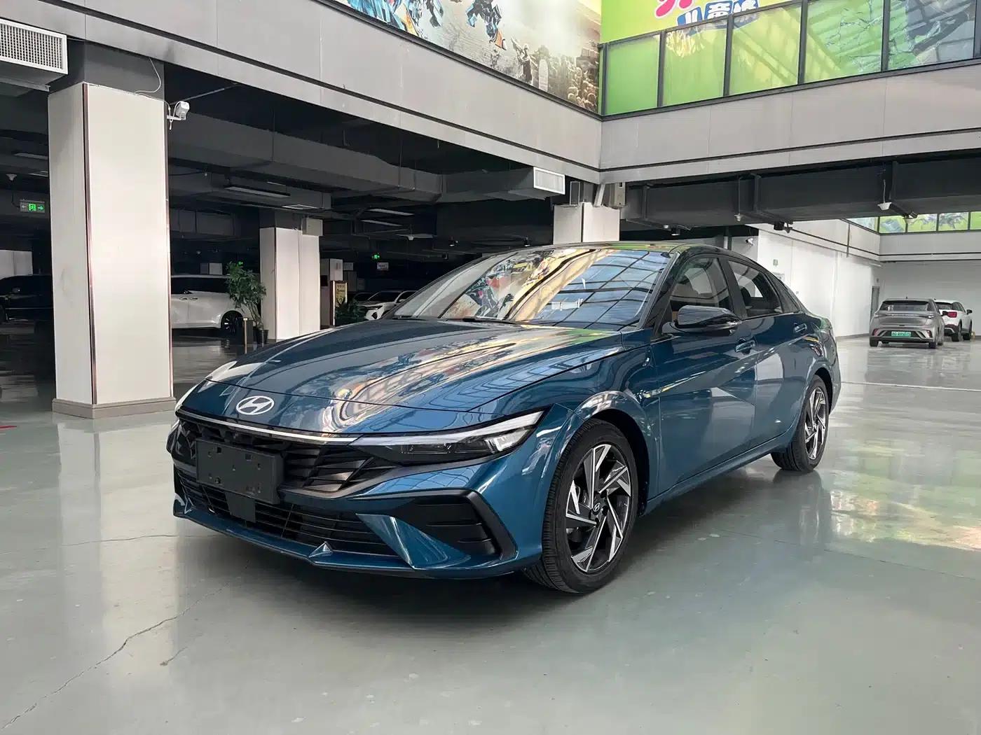 Hyundai Elantra 2023 1.5L CVT TOP Flagship Edition — миниатюра 1