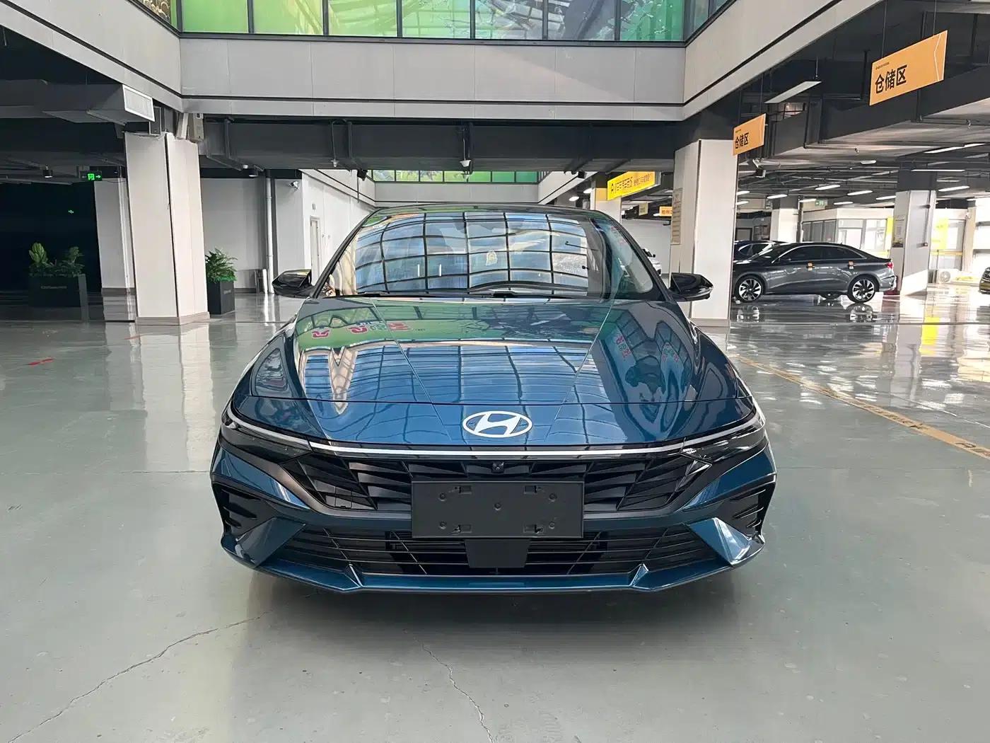 Hyundai Elantra 2023 1.5L CVT TOP Flagship Edition — миниатюра 2