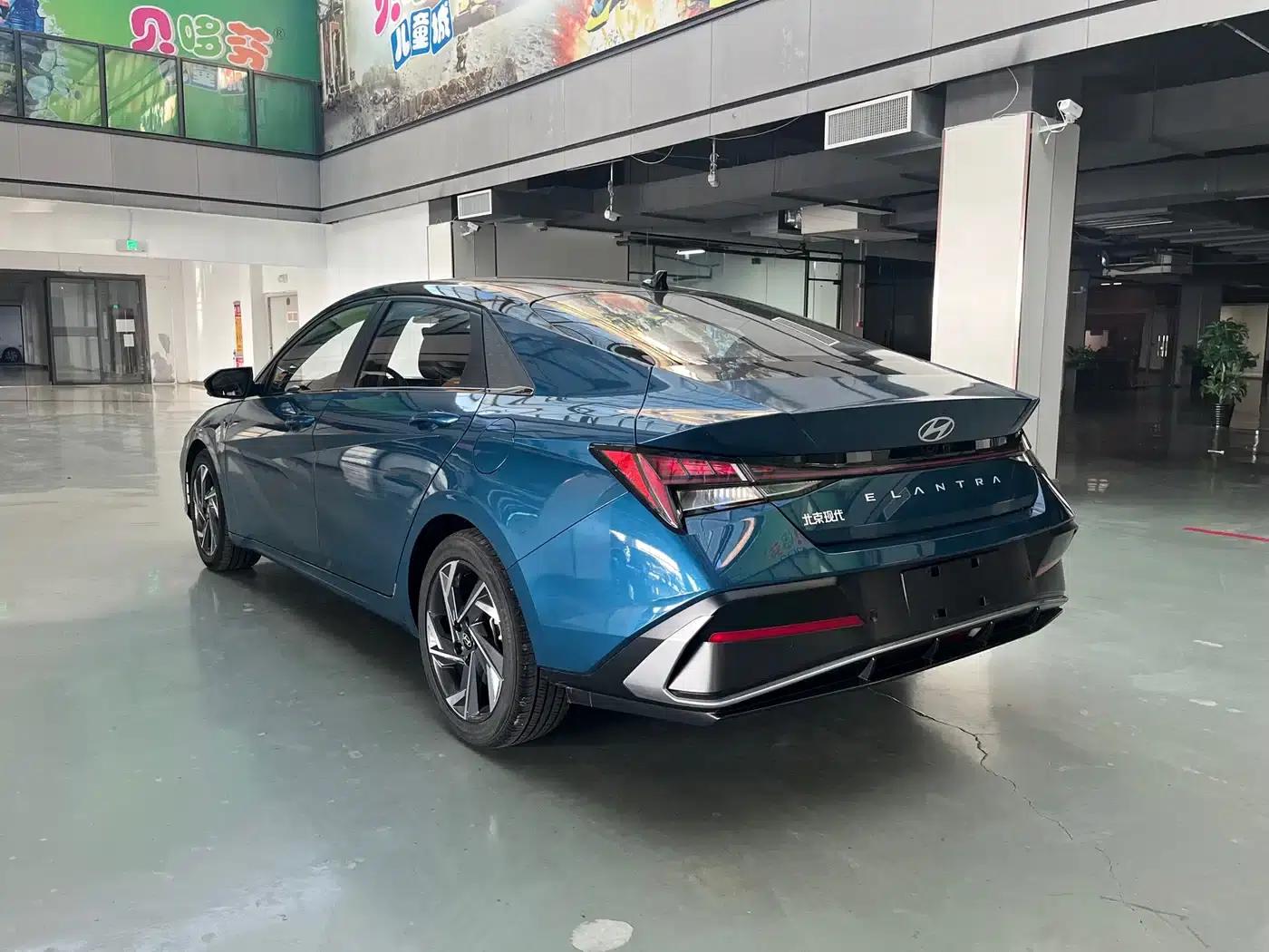 Hyundai Elantra 2023 1.5L CVT TOP Flagship Edition — миниатюра 11