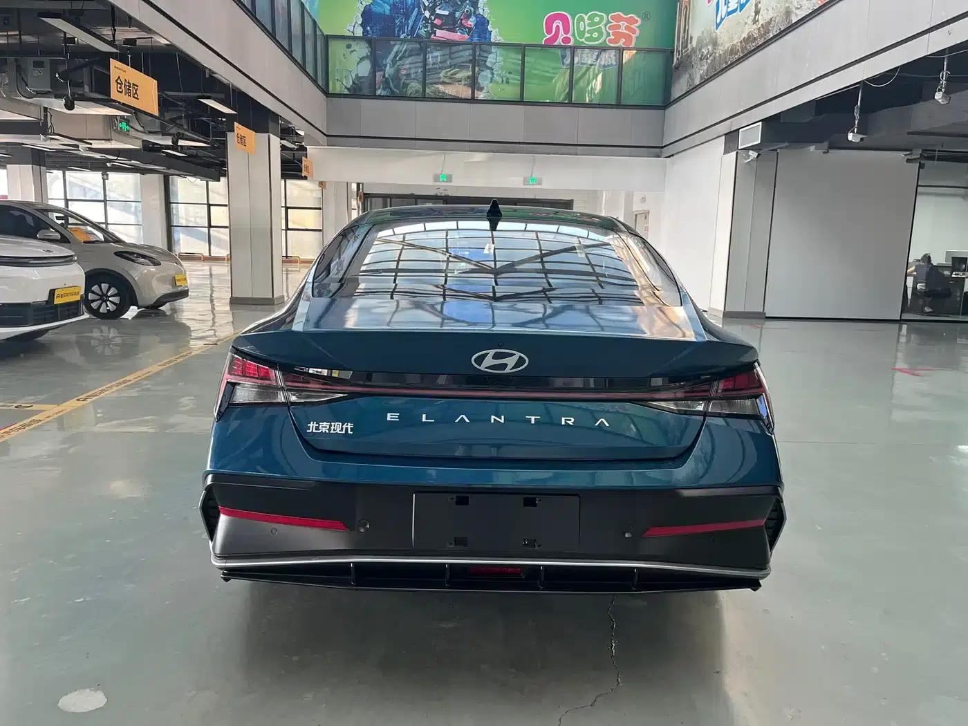 Hyundai Elantra 2023 1.5L CVT TOP Flagship Edition — миниатюра 12