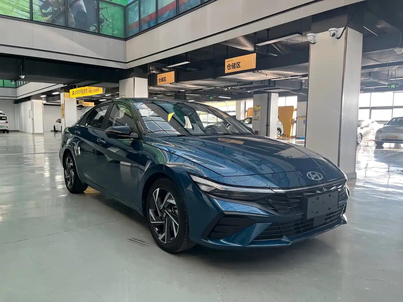 Hyundai Elantra 2023 1.5L CVT TOP Flagship Edition — миниатюра 3
