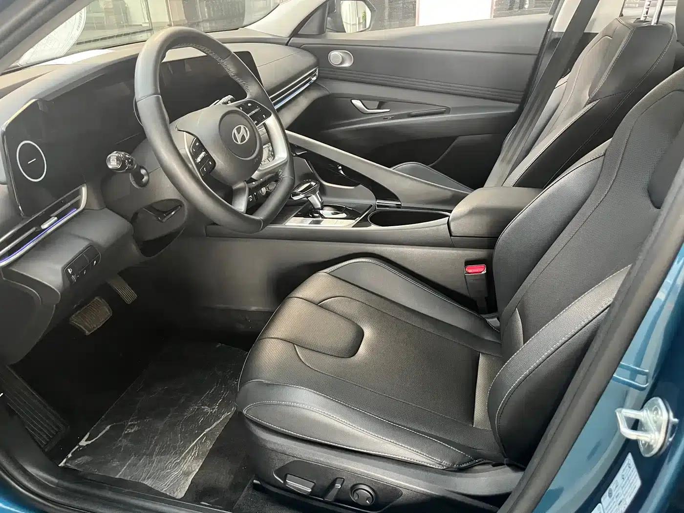 Hyundai Elantra 2023 1.5L CVT TOP Flagship Edition — миниатюра 4
