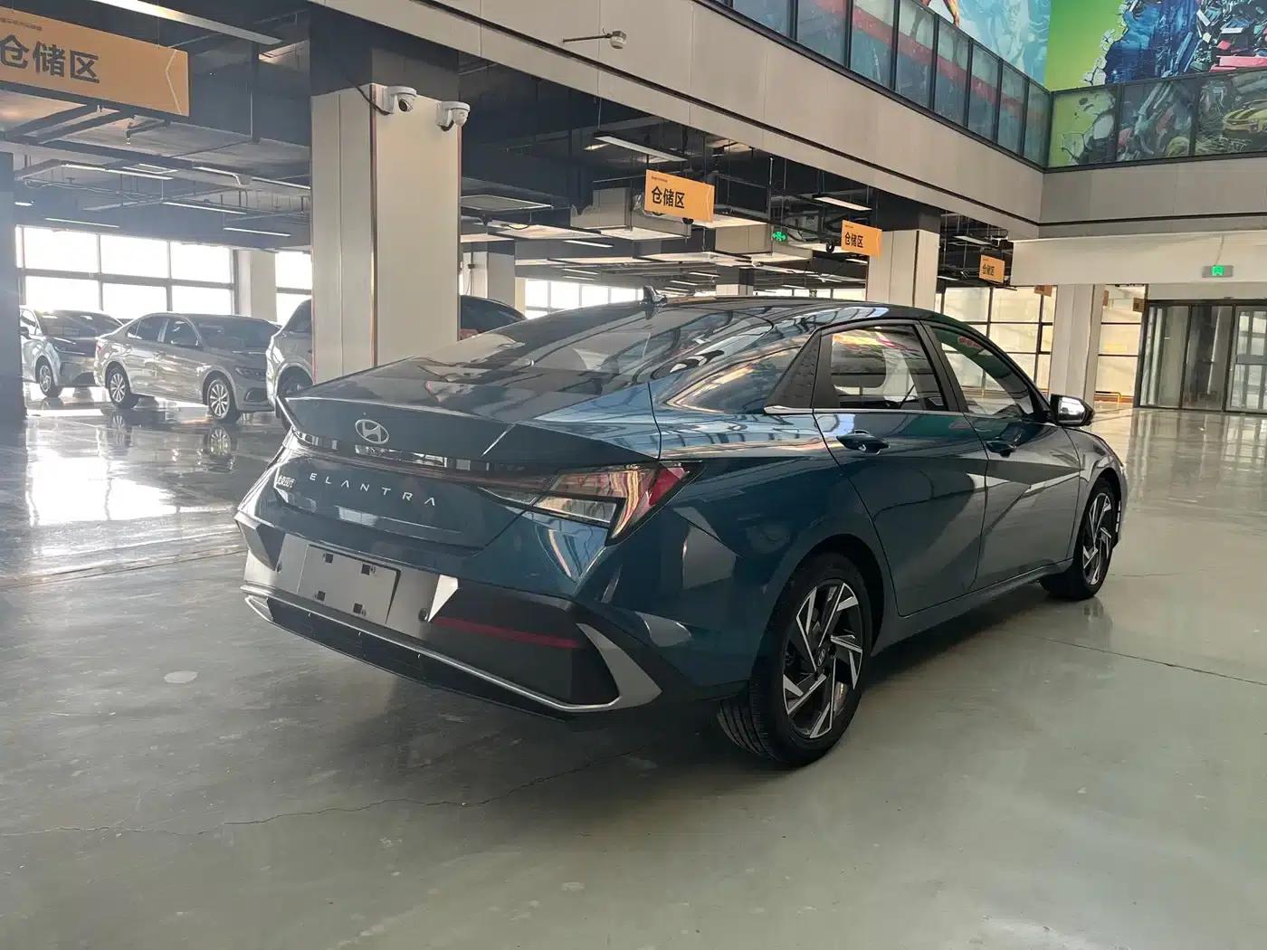 Hyundai Elantra 2023 1.5L CVT TOP Flagship Edition — миниатюра 10