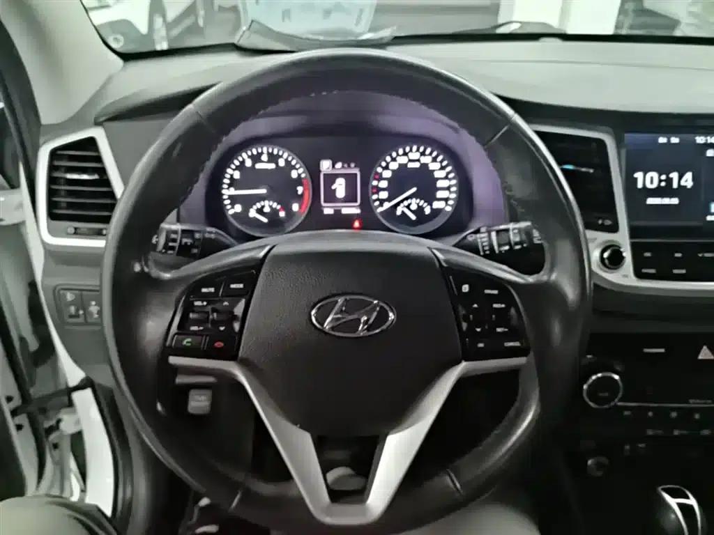 Tucson 2018 1.6T Dual-Clutch Two-Wheel Drive 15th Anniversary Special Edition — миниатюра 11