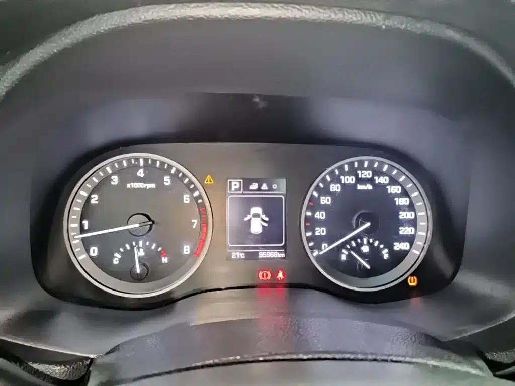 Tucson 2018 1.6T Dual-Clutch Two-Wheel Drive 15th Anniversary Special Edition — миниатюра 12