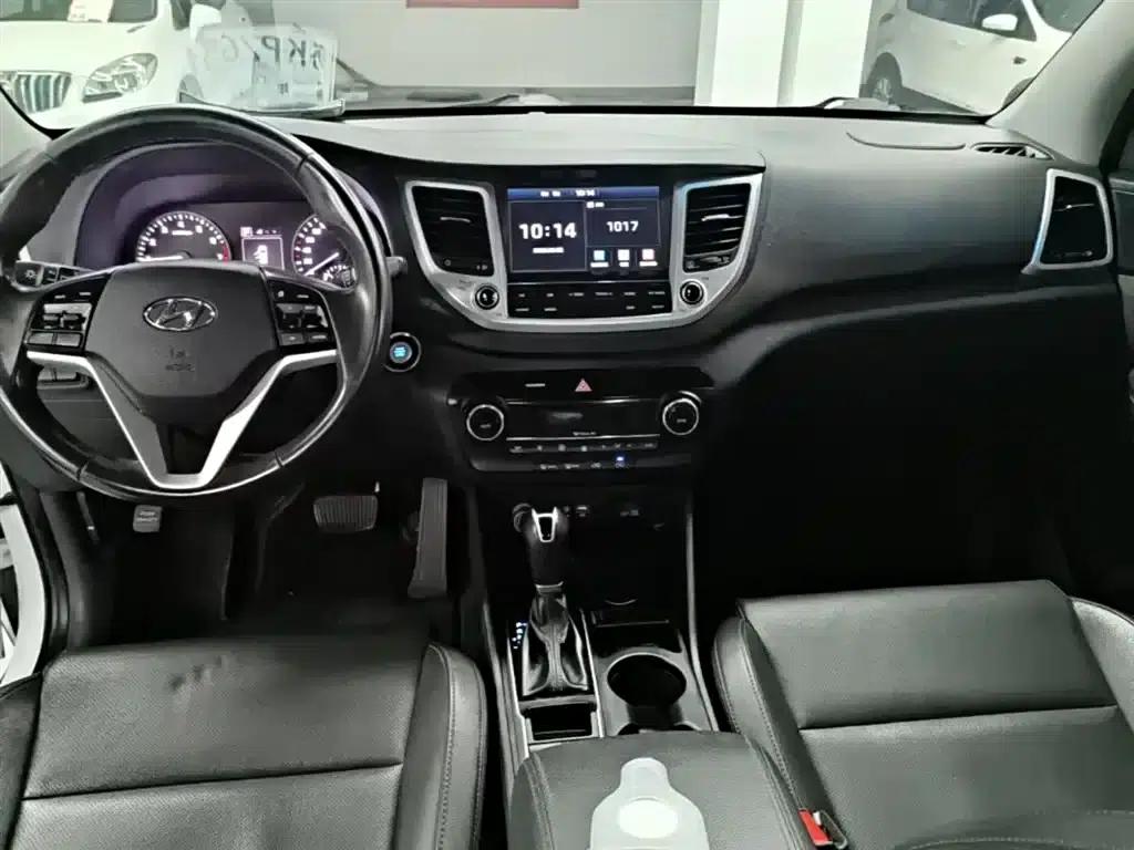 Tucson 2018 1.6T Dual-Clutch Two-Wheel Drive 15th Anniversary Special Edition — миниатюра 13