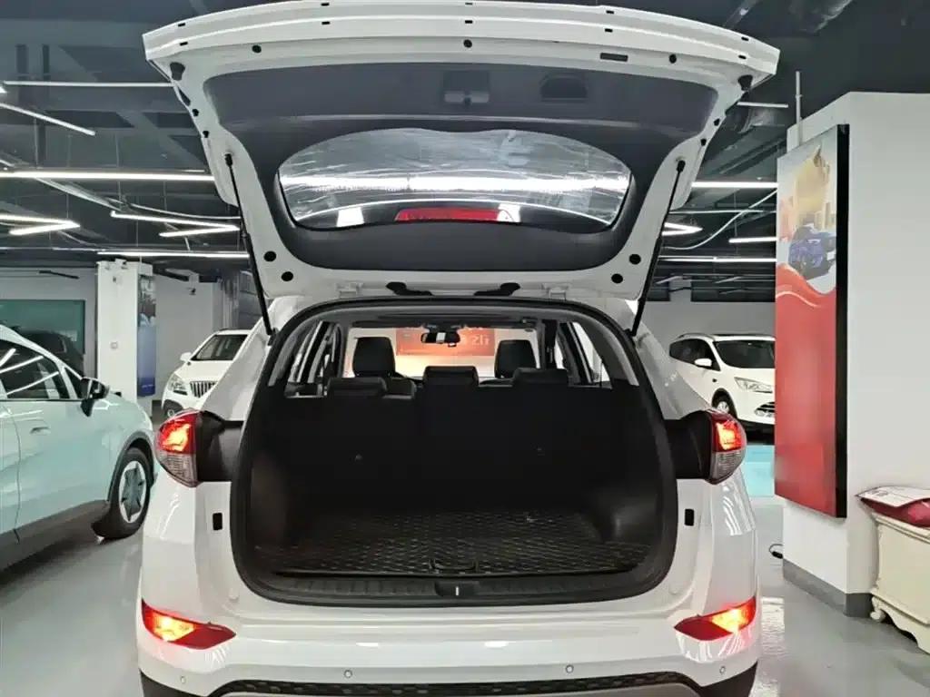 Tucson 2018 1.6T Dual-Clutch Two-Wheel Drive 15th Anniversary Special Edition — миниатюра 19