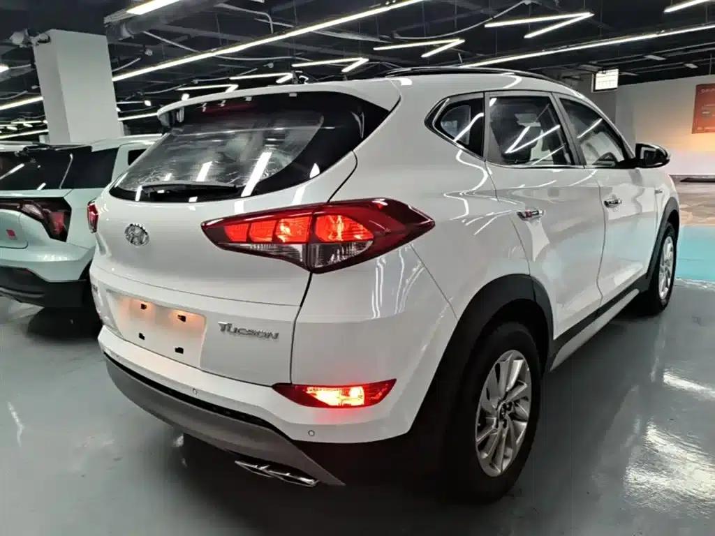Tucson 2018 1.6T Dual-Clutch Two-Wheel Drive 15th Anniversary Special Edition — миниатюра 8