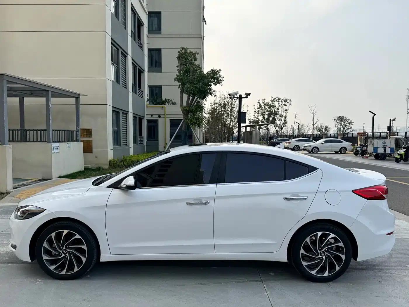 Hyundai Elantra 2020 1.5L CVT Smart Elite Edition — миниатюра 14