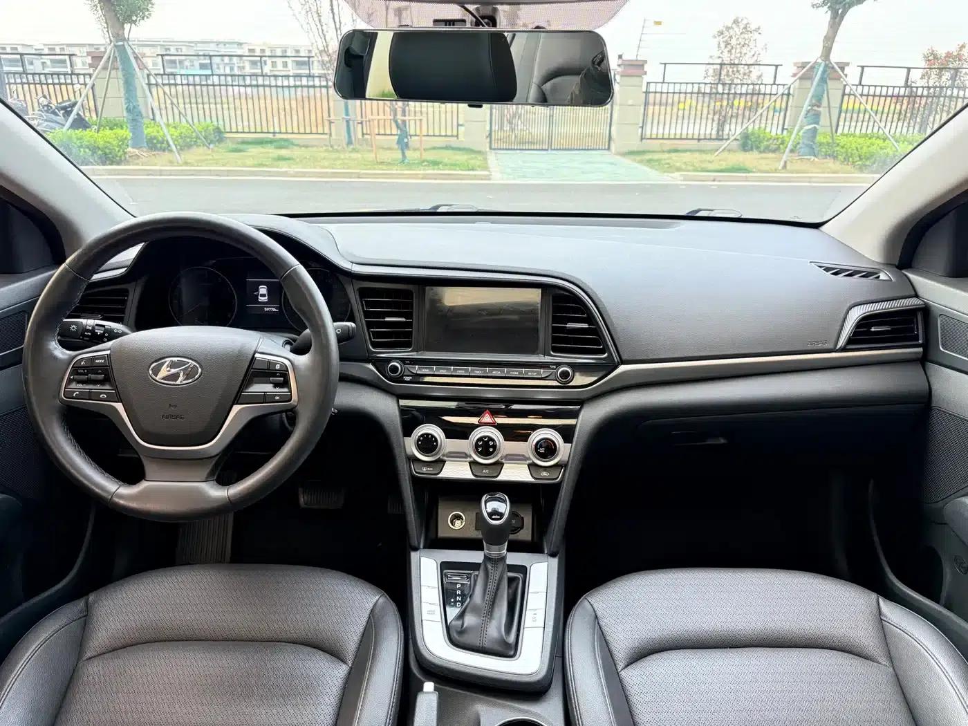 Hyundai Elantra 2020 1.5L CVT Smart Elite Edition — миниатюра 6