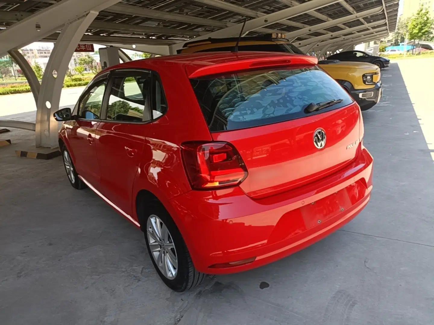 Volkswagen Polo 2014 1.6L Automatic Comfort Edition — миниатюра 4