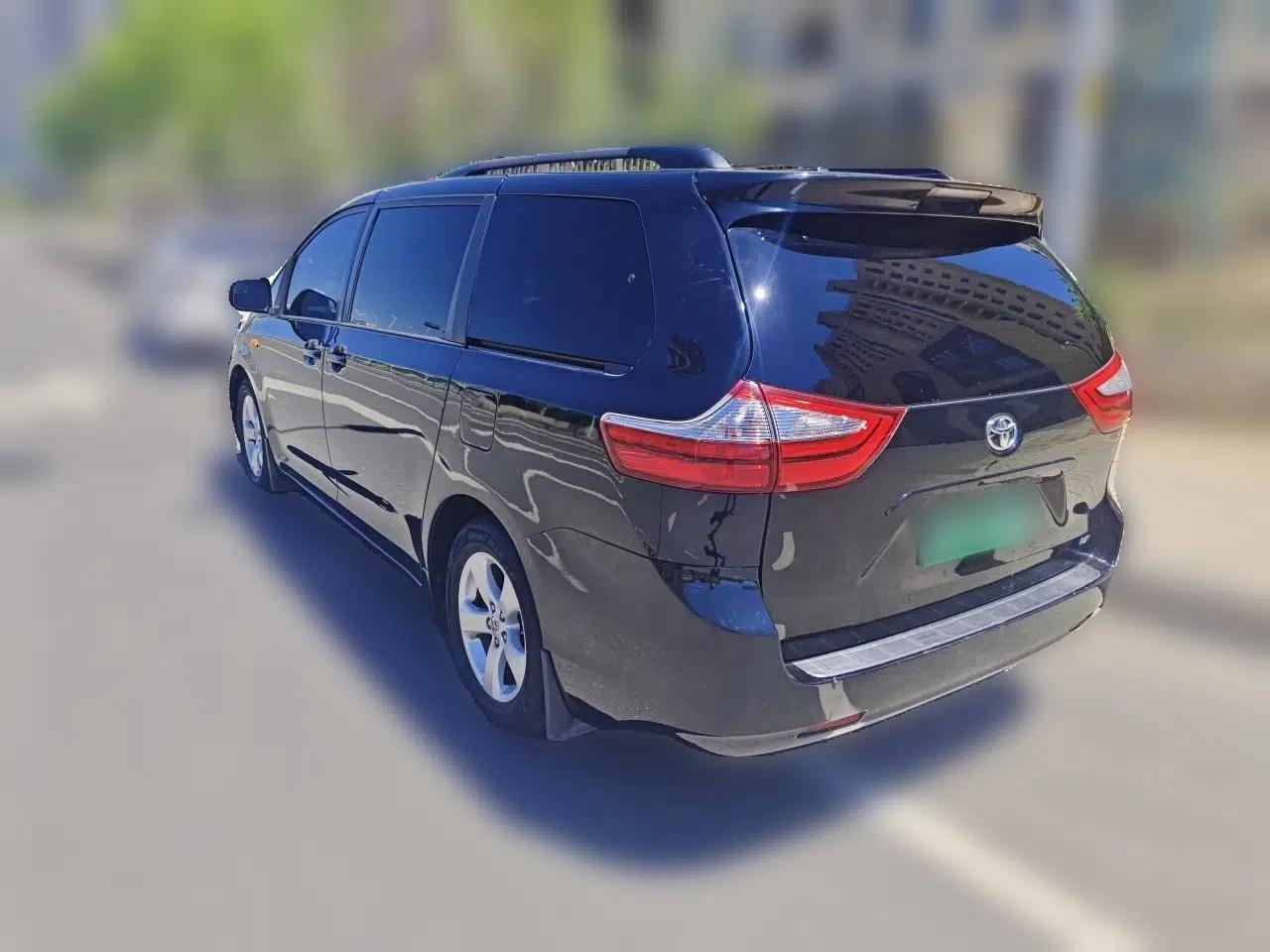 Toyota SIENNA 2015 3.5L Two-Wheel Drive LE — миниатюра 4