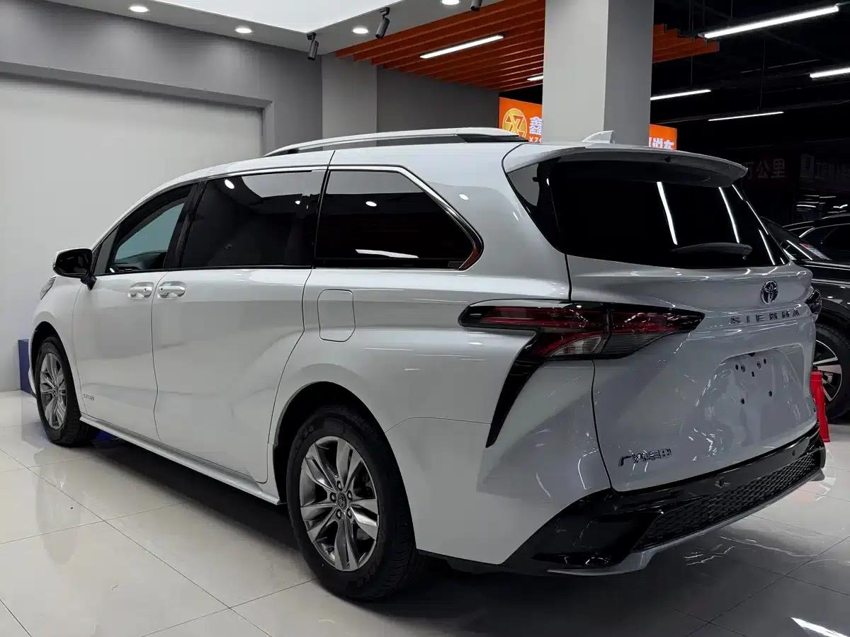 2023 Sienna 2.5L Hybrid Comfort Edition — миниатюра 4