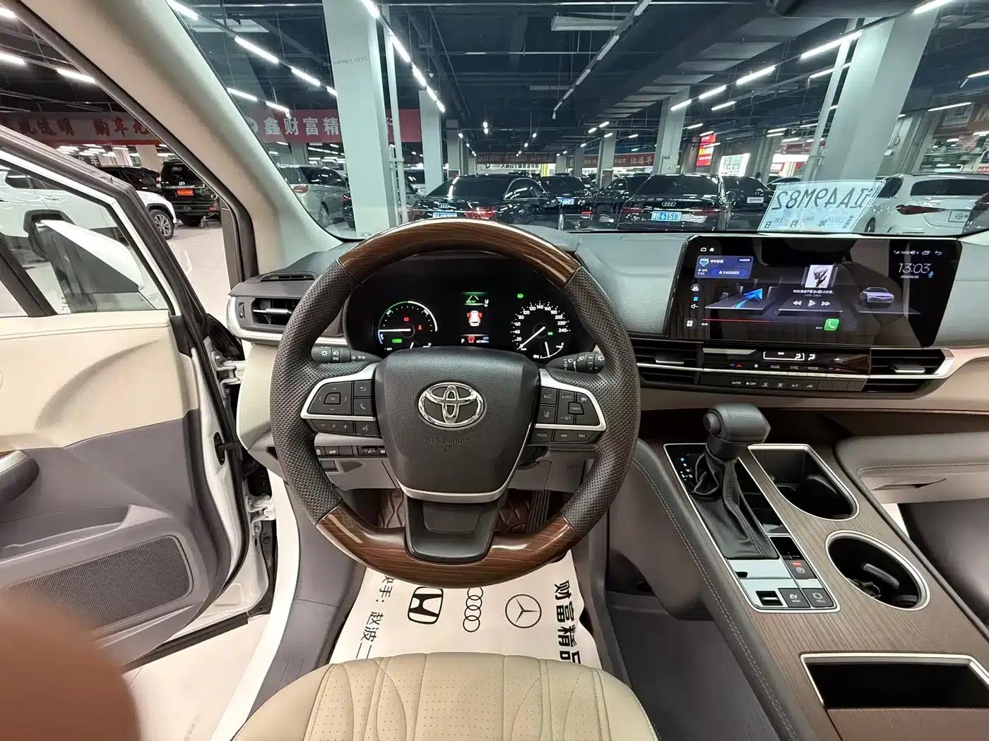 2023 Sienna 2.5L Hybrid Comfort Edition — миниатюра 8
