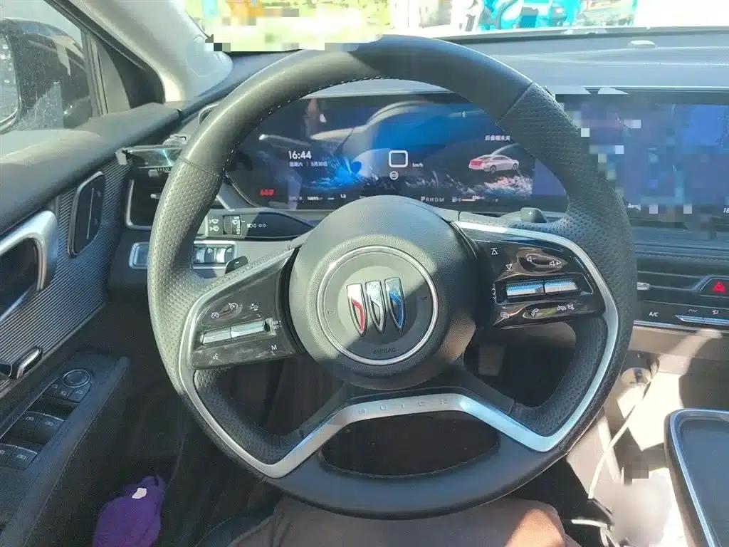 Buick LaCrosse 2025 28T Platinum Edition — миниатюра 3