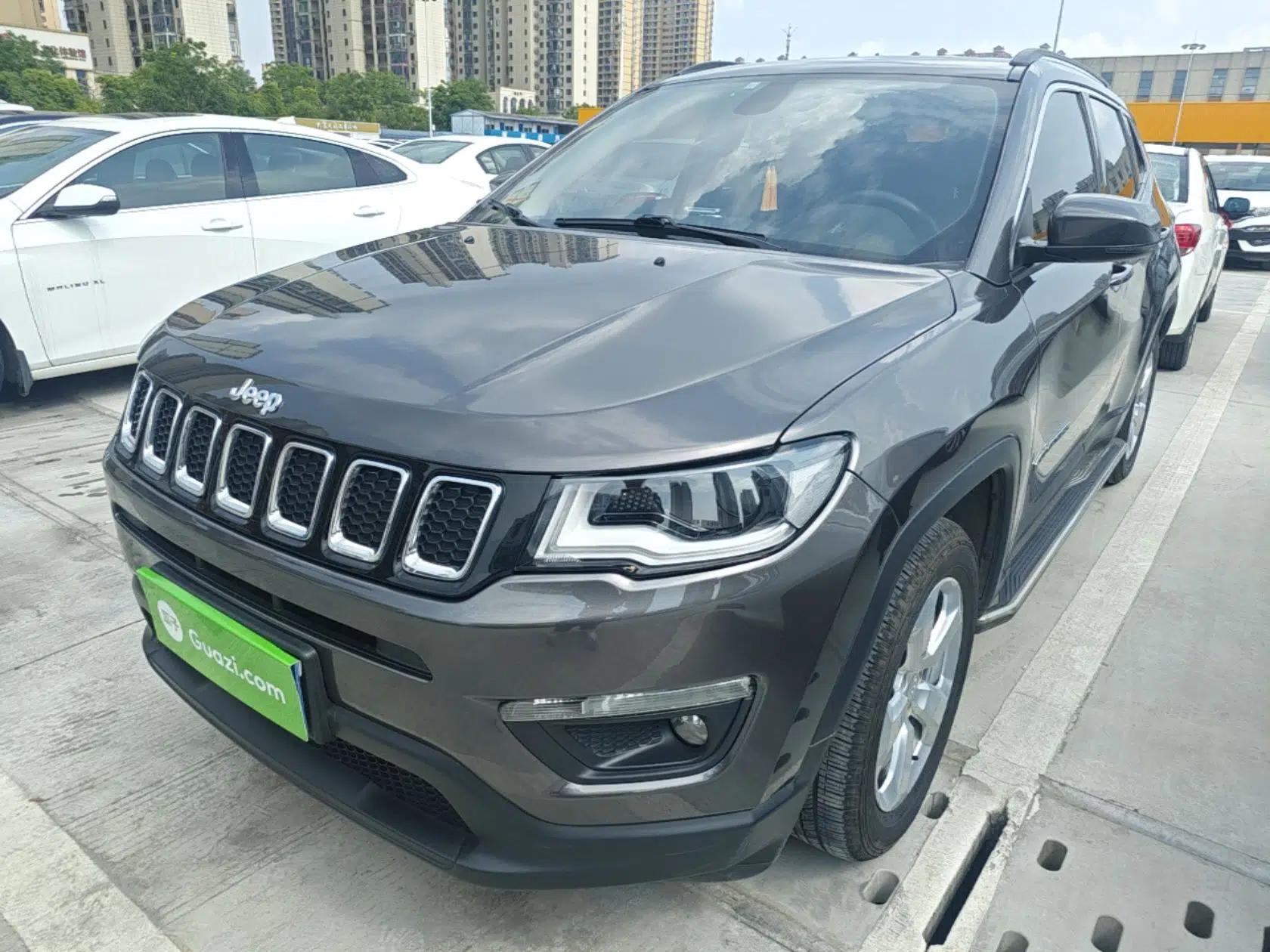 Jeep Compass 2019 200T Automatic Family Edition - Connected Large Screen Version — миниатюра 1
