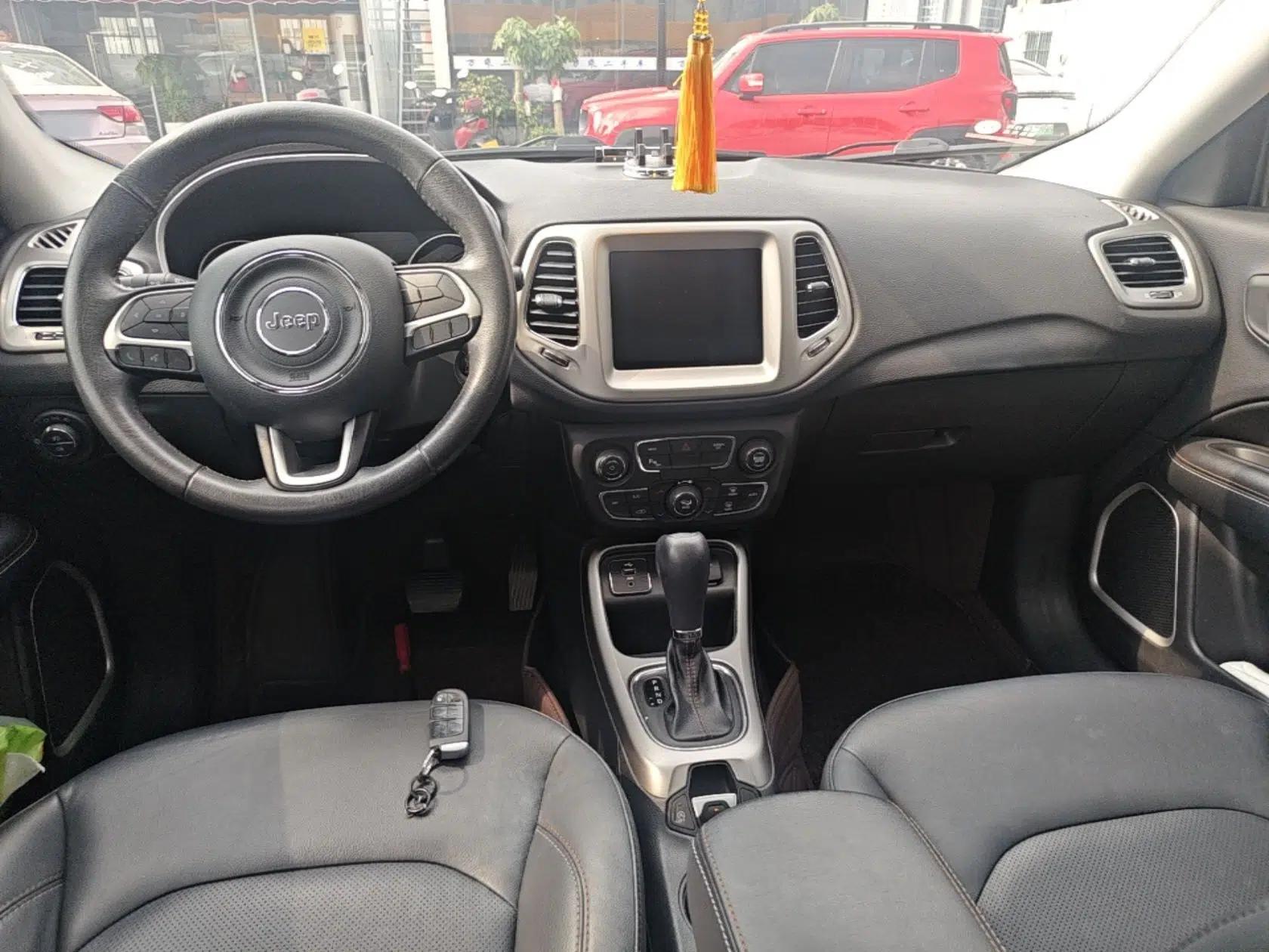 Jeep Compass 2019 200T Automatic Family Edition - Connected Large Screen Version — миниатюра 12