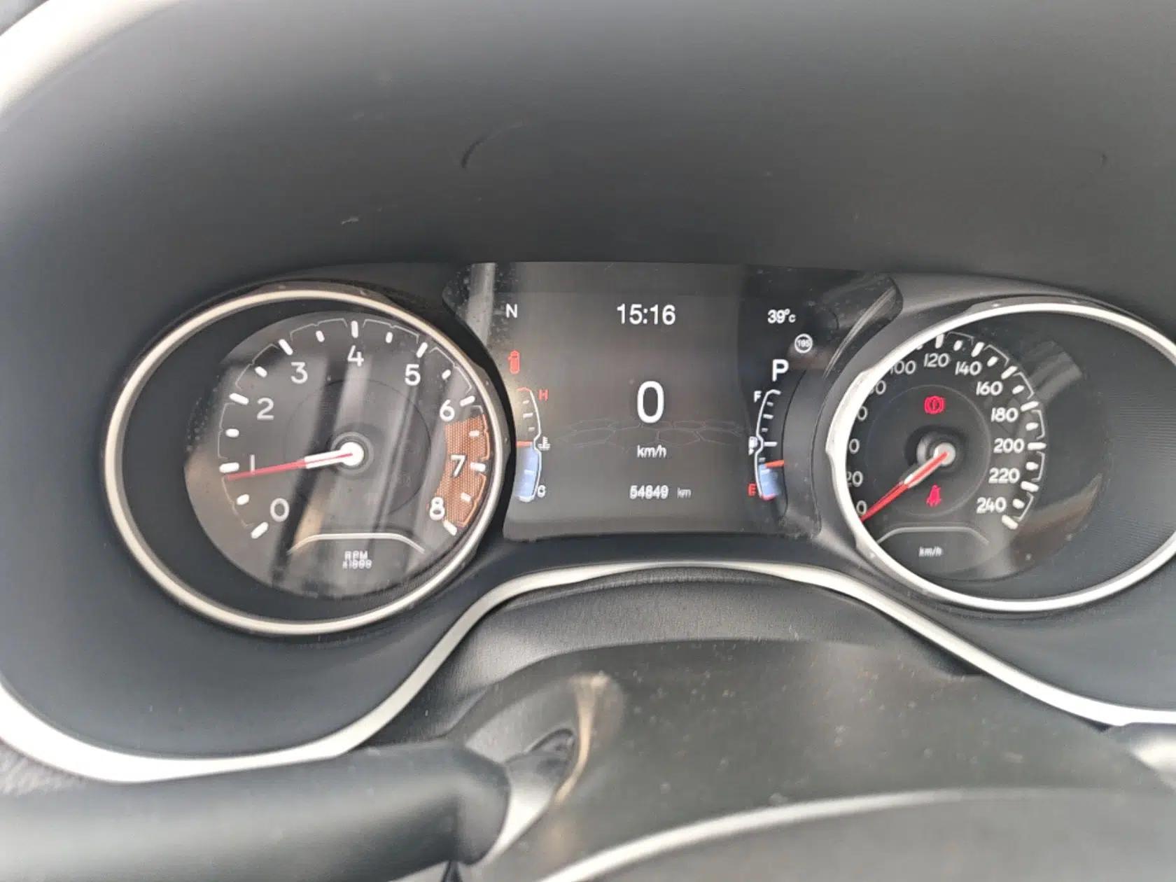 Jeep Compass 2019 200T Automatic Family Edition - Connected Large Screen Version — миниатюра 14