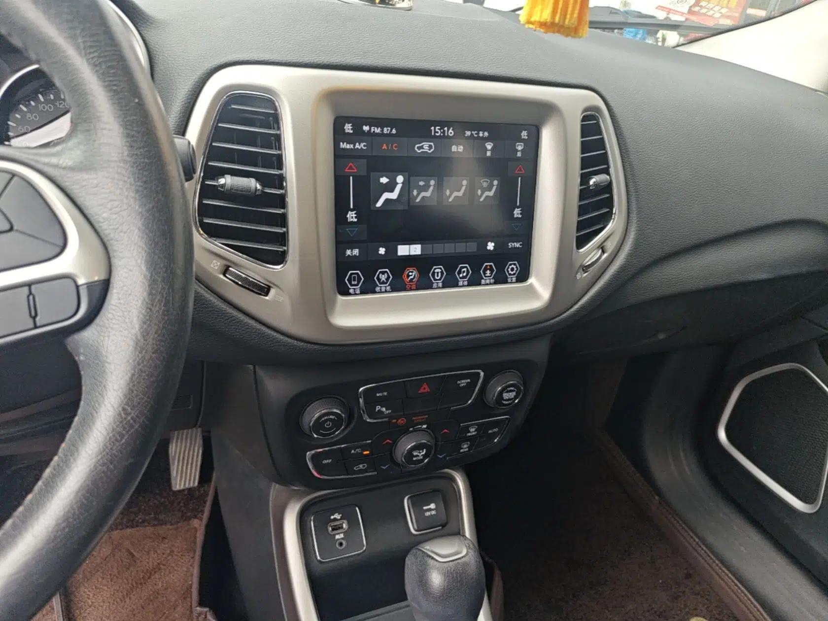 Jeep Compass 2019 200T Automatic Family Edition - Connected Large Screen Version — миниатюра 15