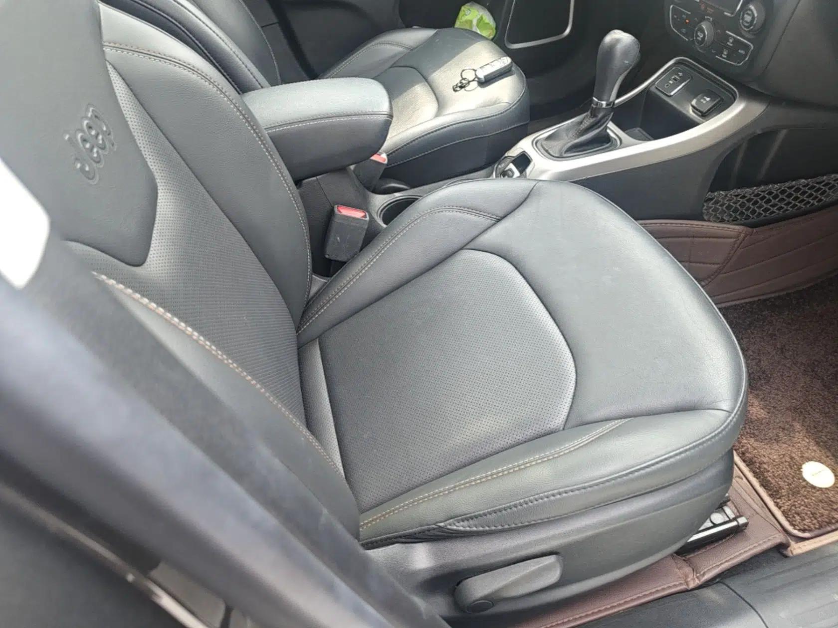 Jeep Compass 2019 200T Automatic Family Edition - Connected Large Screen Version — миниатюра 19