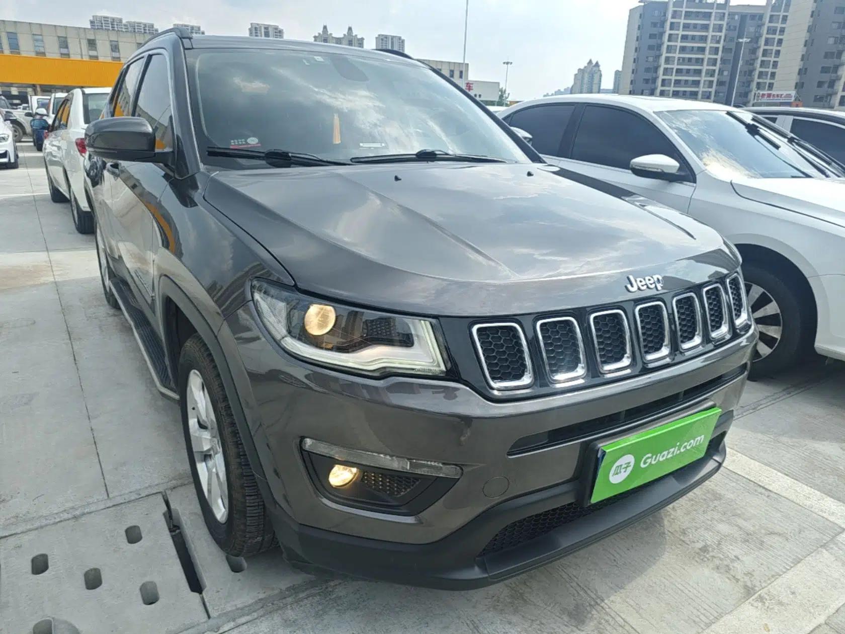 Jeep Compass 2019 200T Automatic Family Edition - Connected Large Screen Version — миниатюра 3
