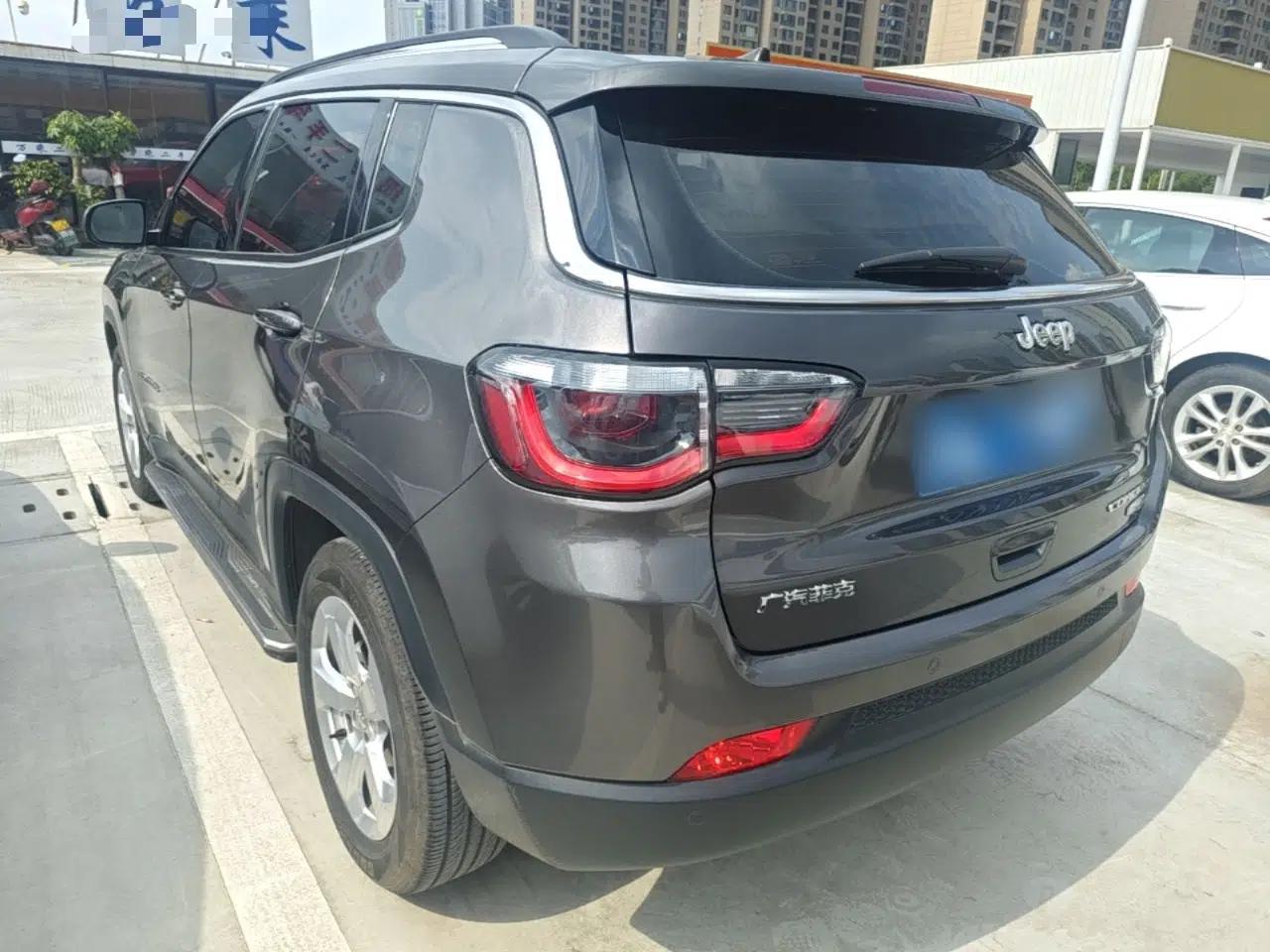 Jeep Compass 2019 200T Automatic Family Edition - Connected Large Screen Version — миниатюра 4
