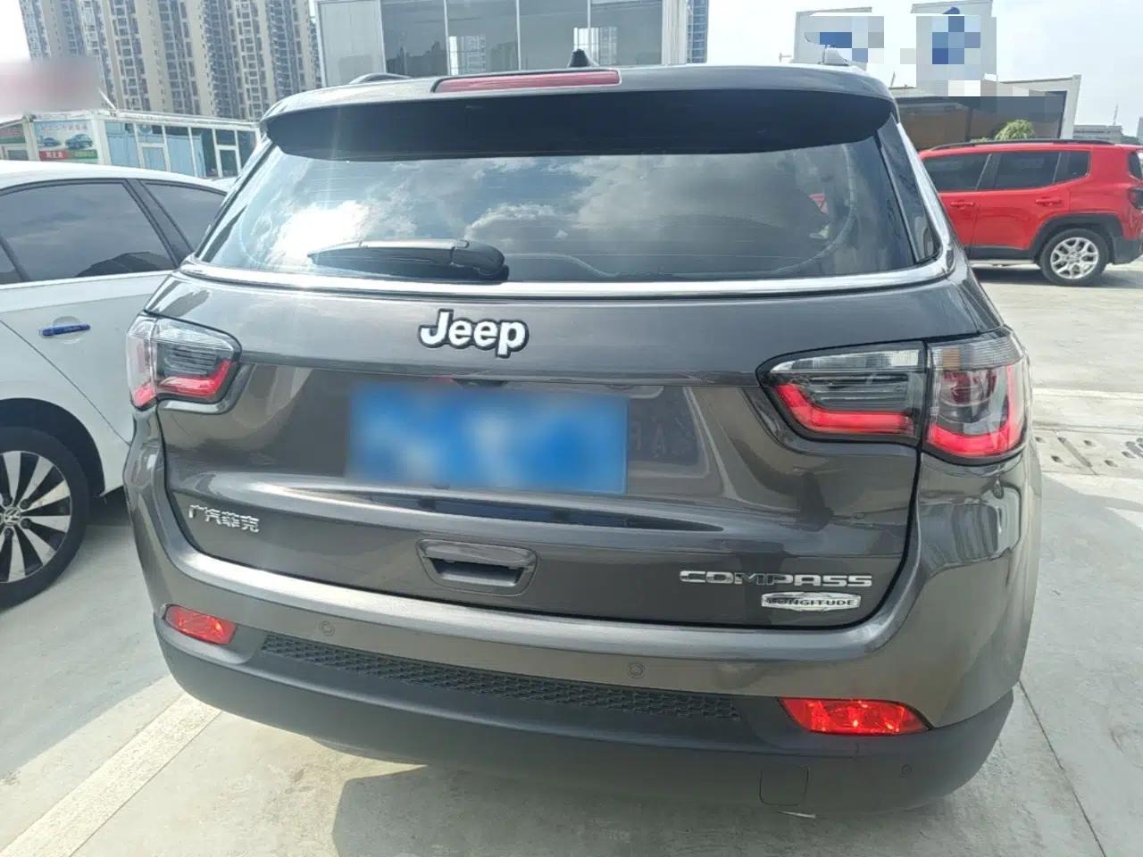 Jeep Compass 2019 200T Automatic Family Edition - Connected Large Screen Version — миниатюра 5
