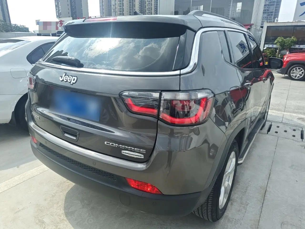 Jeep Compass 2019 200T Automatic Family Edition - Connected Large Screen Version — миниатюра 6