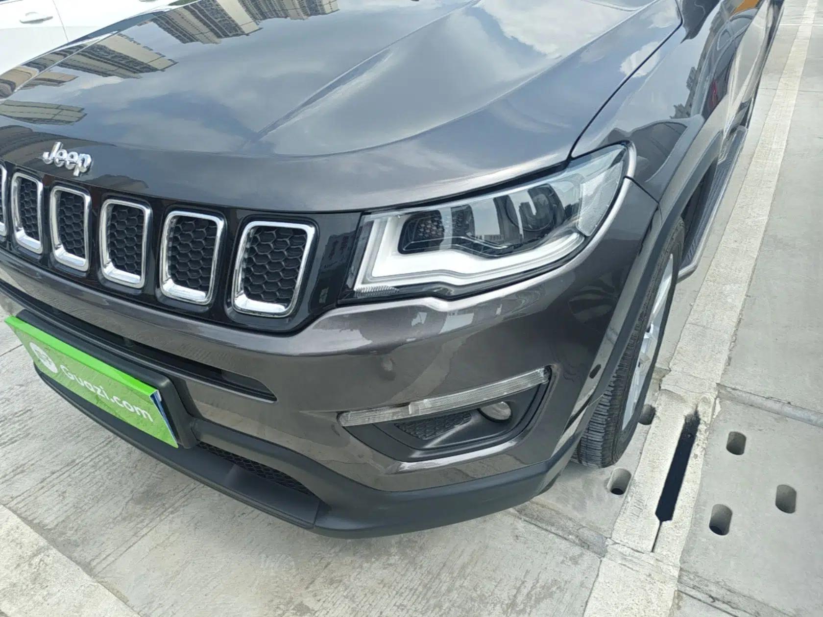 Jeep Compass 2019 200T Automatic Family Edition - Connected Large Screen Version — миниатюра 8