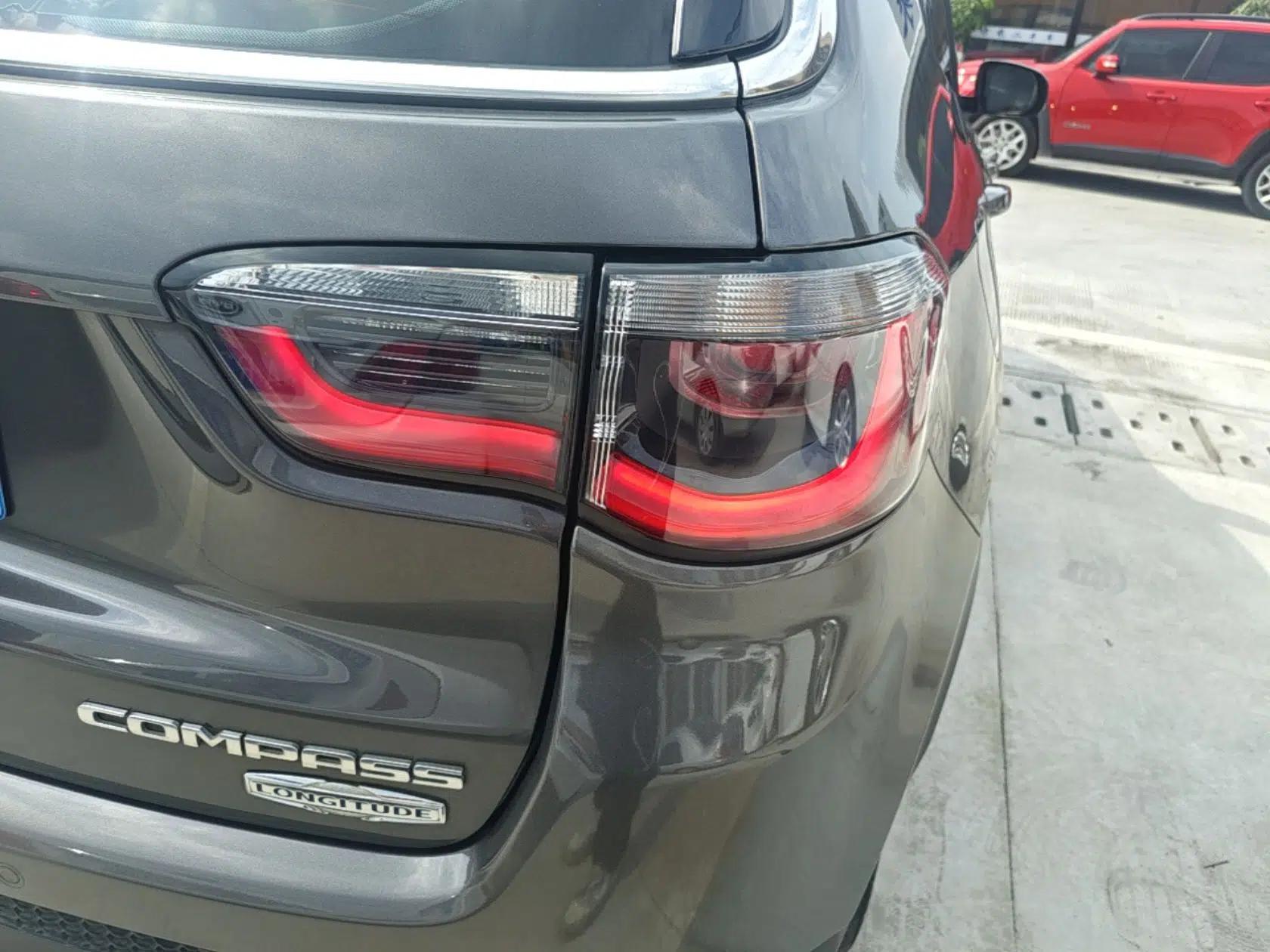 Jeep Compass 2019 200T Automatic Family Edition - Connected Large Screen Version — миниатюра 9